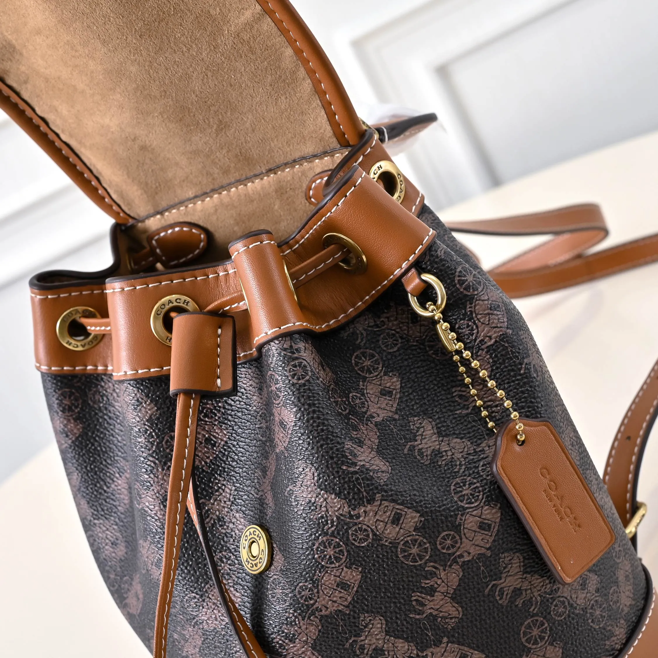 Style number: CAM31 Size: 17*11*22.5cm
