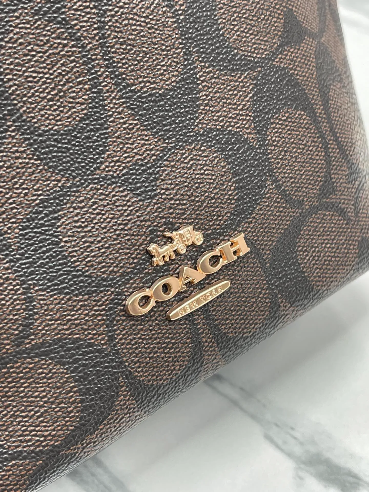 Batch 380💰COACH new model: CR256 presbyopia, HANNA bucket bag, hand-held crossbody bag, vegetable basket, small body, large capacity, good-looking and practical 19.5*17.5*13cm