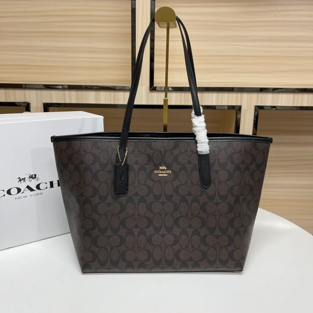 Top original order 400 in batches💰. Coach/Coach new large shopping bag. Style number: 5696& Classic presbyopic logo tote bag is super cute. It is suitable for commuting. It has a huge capacity and is also very suitable for mothers. It has a wide range of applicability, especially suitable for students, part-time workers and mothers. Size: 34*31*16 cm,