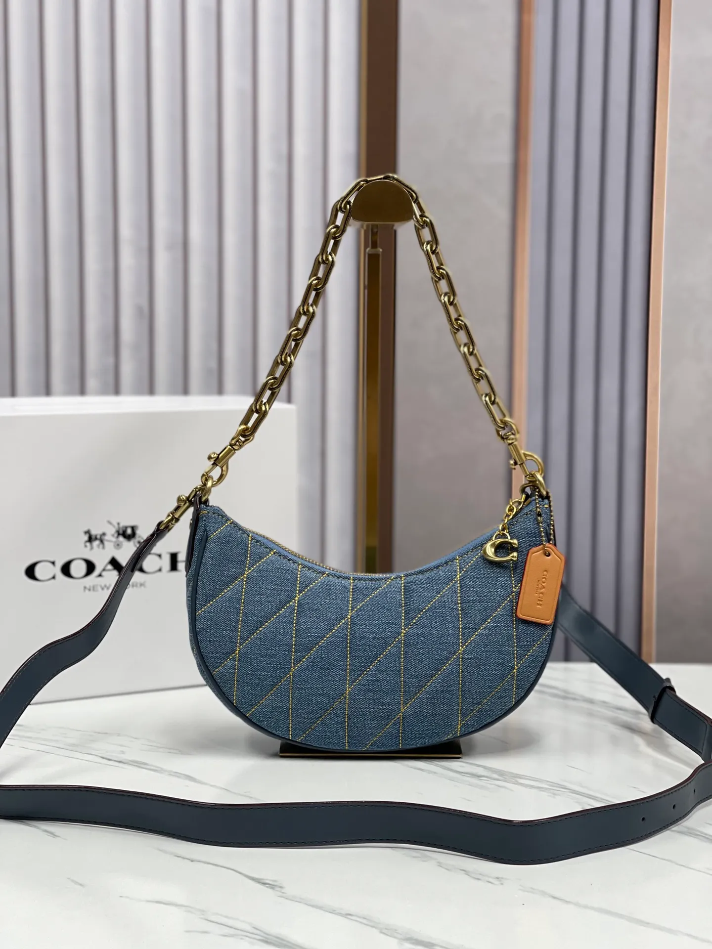 Top original order batch 460💰COACH new women's bag armpit bag pillow quilted mira shoulder bag model CR679. Dimensions 23×16×6.