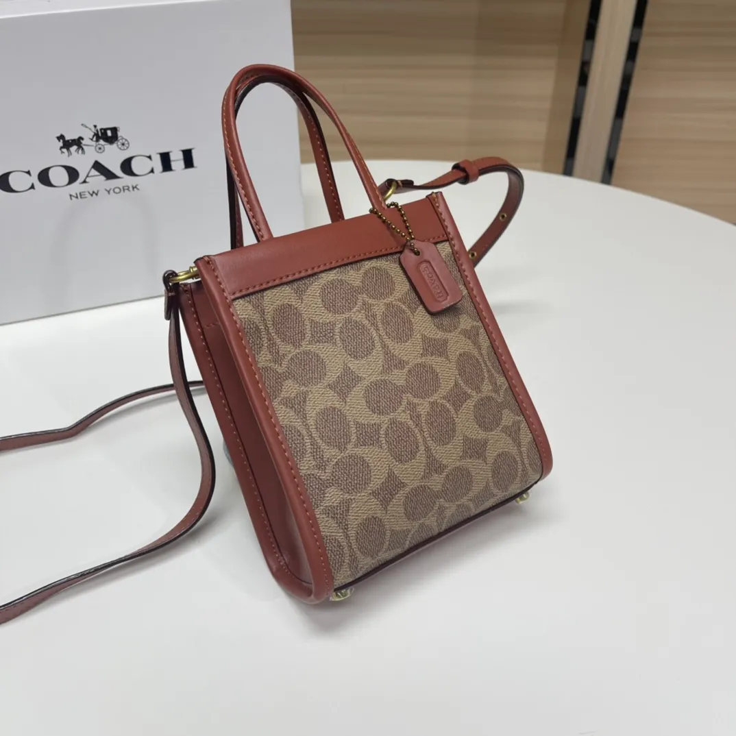 Top original order batch 380💰.  Koujia Mini Cashin tote is a bag that pays homage to classics yet is cute. The small bag shape can hold daily necessities. It is a must-have item for simple going out ~ hand-held, one-shoulder or cross-body. You can switch it at will. 😎 The most classic caramel color will never go out of style. The classic hot color. There are foot nails at the bottom of the bag to prevent wear and tear. Very thoughtful design! Model 5277. Size: 14.5*17*7 cm