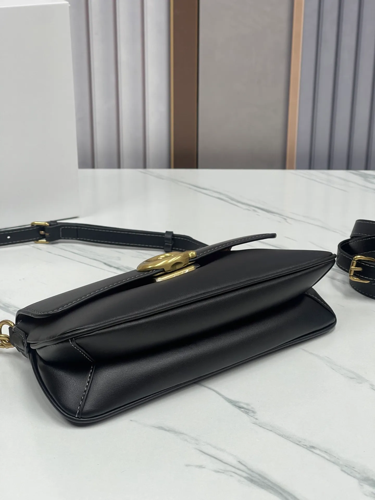 P420¥ [New counter product] COACH/Coach women's JET shoulder bag, crossbody bag, high-end design commuting model: CAM16. Size 25*11*5