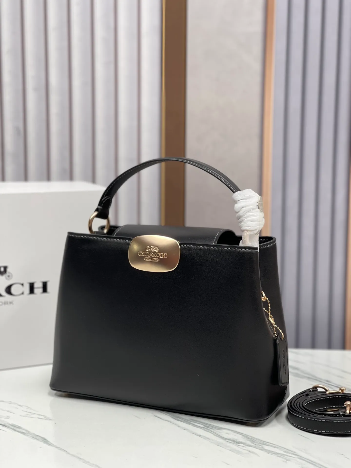 Top original order batch 480¥🌻Coach/Coach new new product Coach Eliza model CW015 Carryall This is too exquisite, it is a perfect heroine bag type. The texture is exquisite and domineering, classic and timeless. Size 26/18/11.
