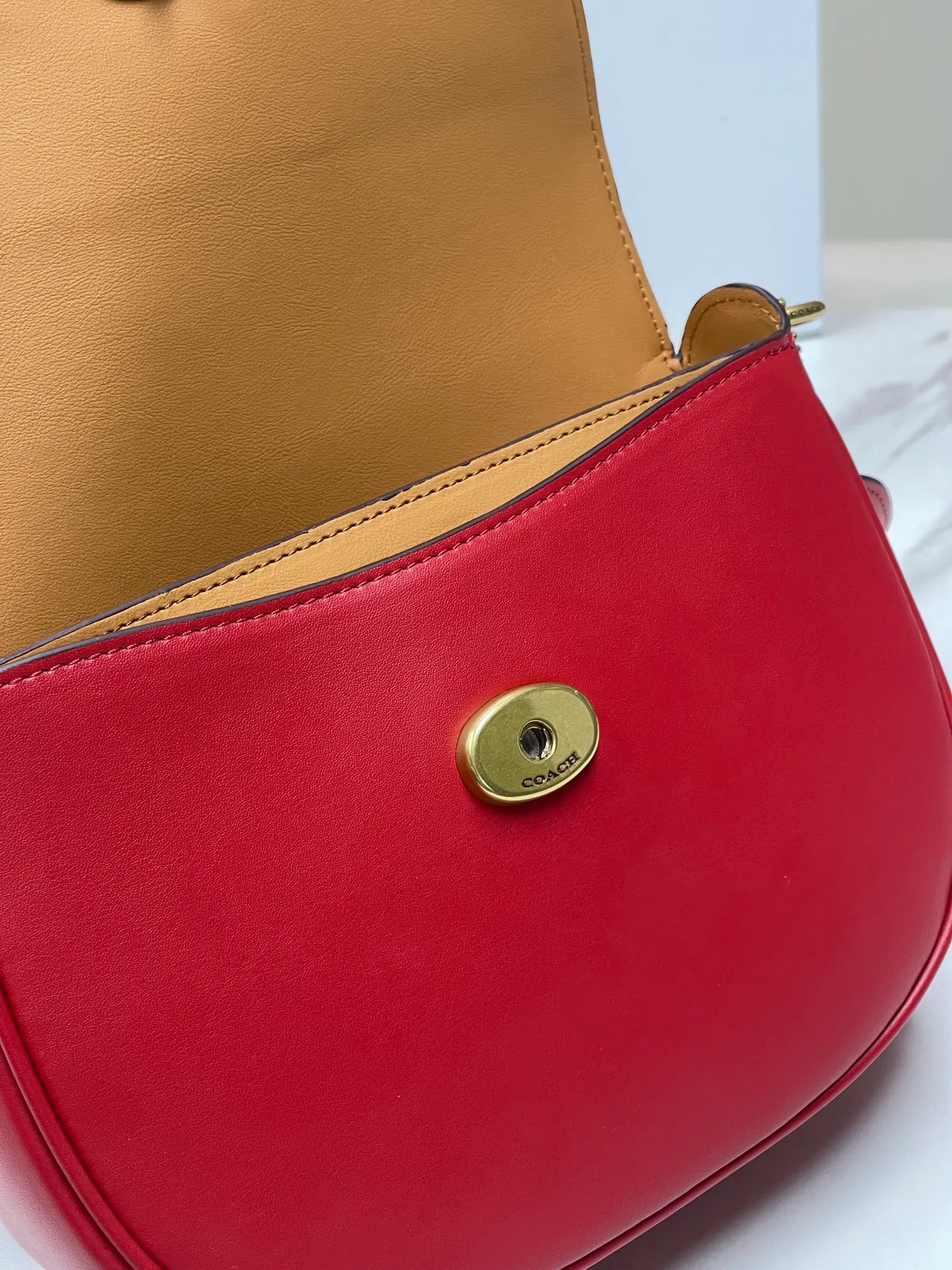 Top original order, batch 440💰 Coach's new counter synchronization model CM705 HARLER shoulder crossbody bag saddle bag, minimalist and casual, casual and versatile item ~ 22x17.5x6cm
