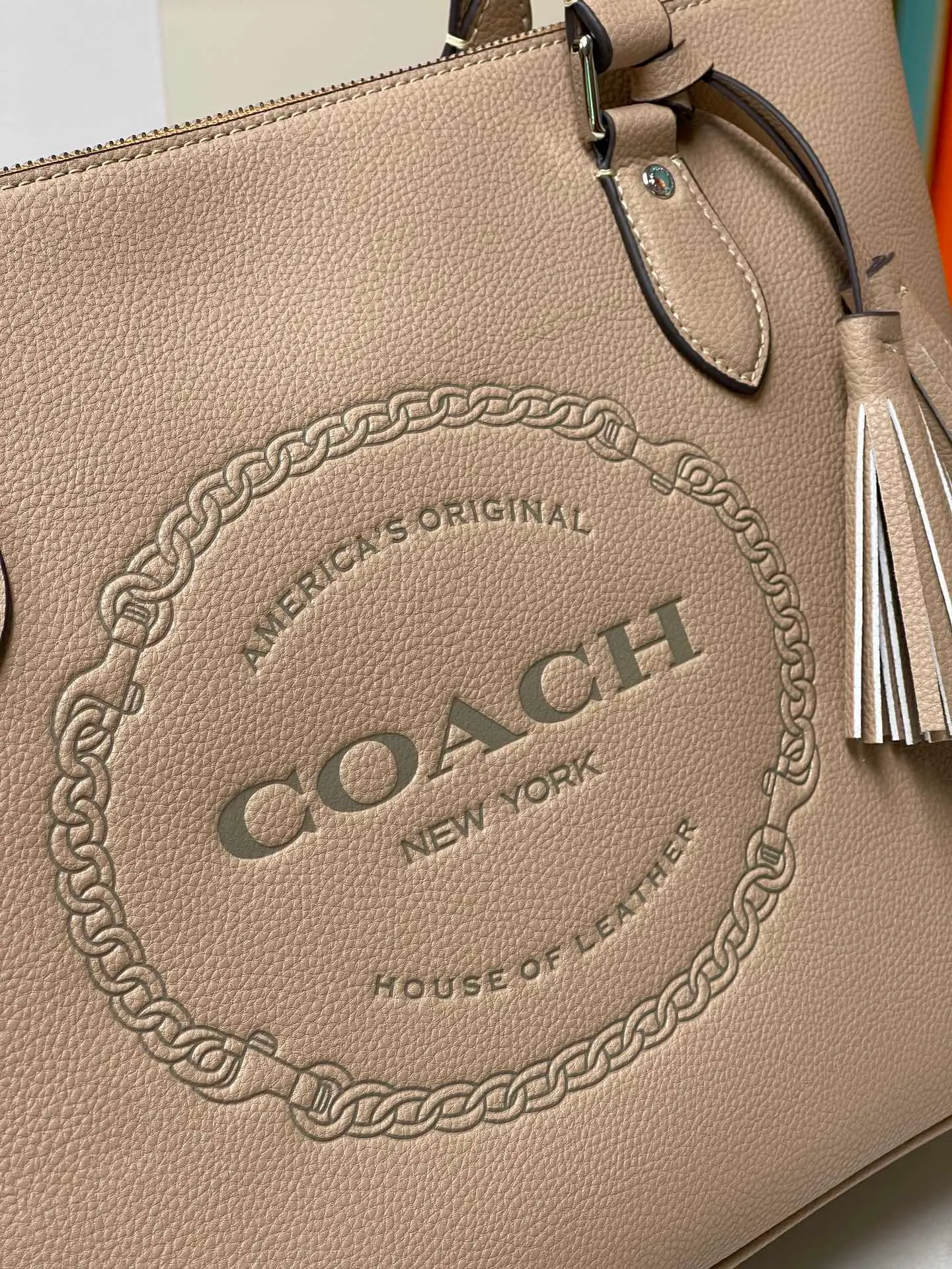 Top original order batch 460💰Coach's new [Rose] model CM086 has a large internal space. While ensuring its excellent storage capacity, the entire bag is soft, fashionable, exquisite and simple. Whether it is paired with formal or casual wear, it can reflect its unique elegance and intellectuality while retaining its own unique temperament. Size: 36X26X15cm🌹🌹