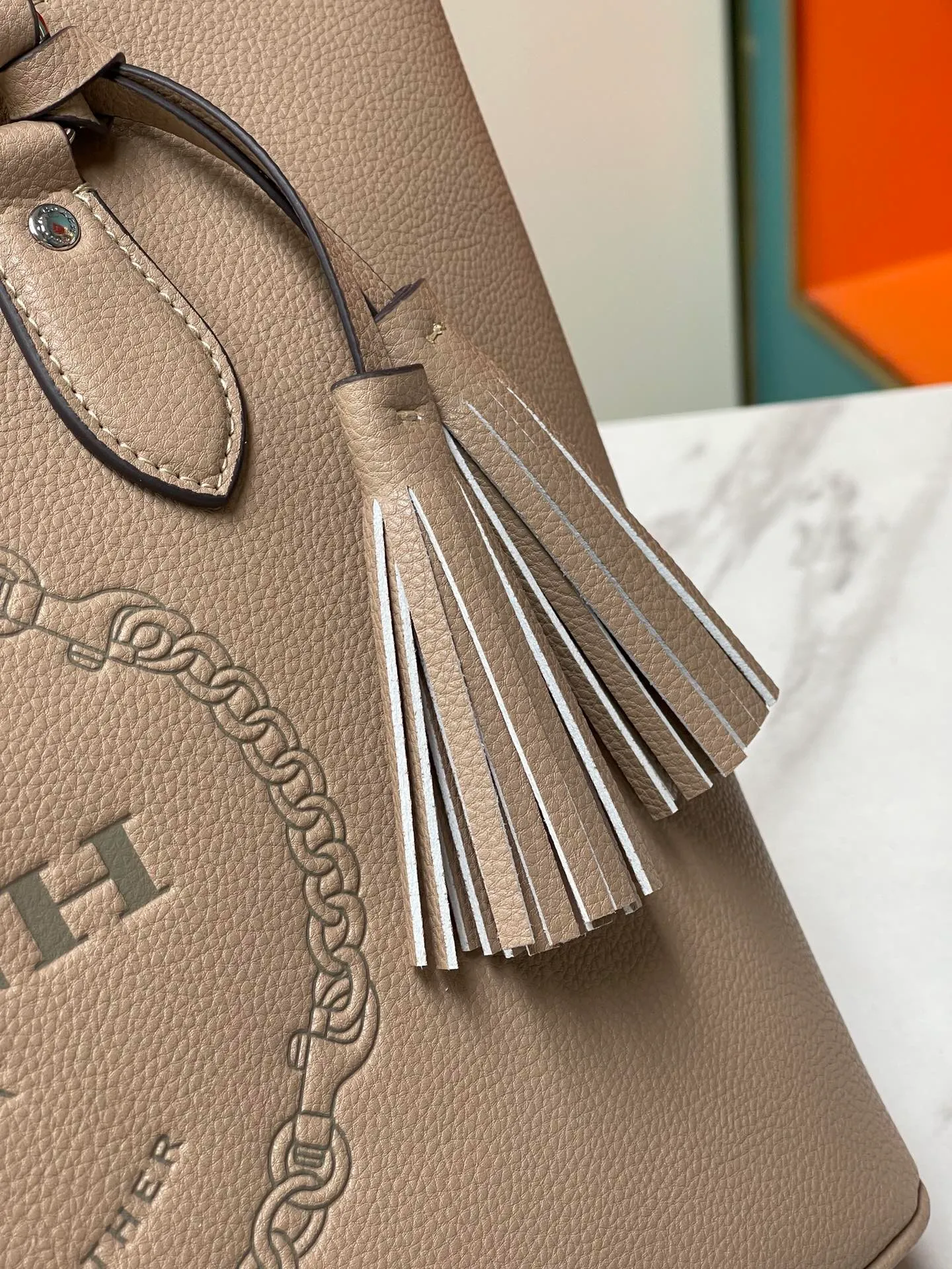 Top original order batch 460💰Coach's new [Rose] model CM086 has a large internal space. While ensuring its excellent storage capacity, the entire bag is soft, fashionable, exquisite and simple. Whether it is paired with formal or casual wear, it can reflect its unique elegance and intellectuality while retaining its own unique temperament. Size: 36X26X15cm🌹🌹