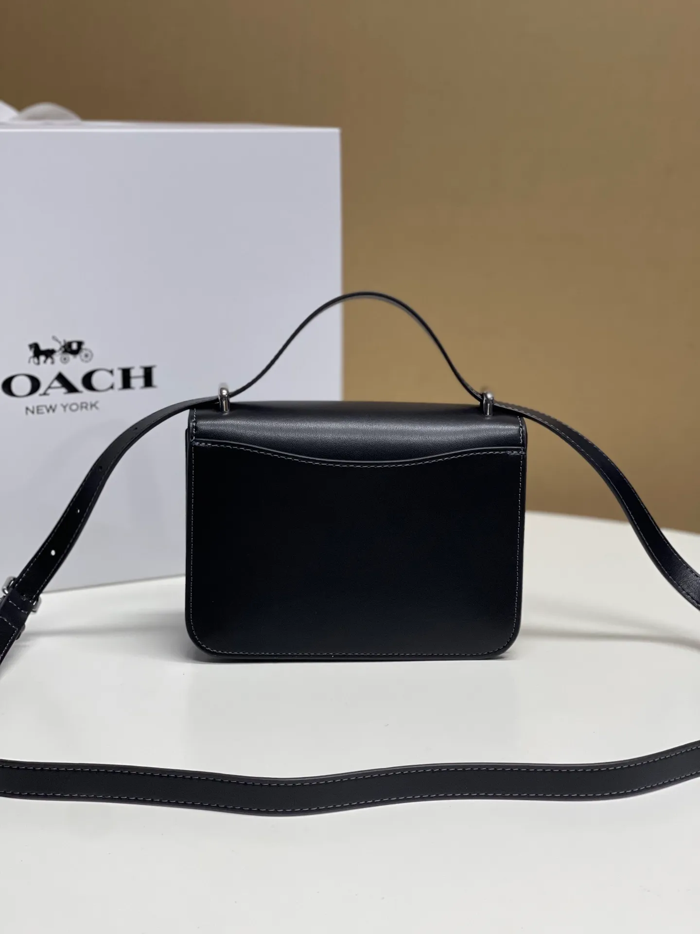 Batch 440💰coach/Coach new model The latest new product in August Model CL416 Morgan series is a must-have for Valentine’s Day gifts. Exquisite, compact and playful. Wear-resistant and scratch-resistant. The built-in compartment can accommodate a variety of personal belongings. Girls don’t have to worry about their belongings when going out. The shoulder strap can be adjusted diagonally or on one shoulder. Super practical