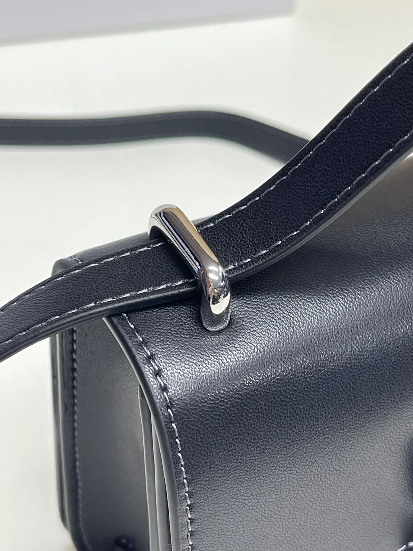 Batch 440💰coach/Coach new model The latest new product in August Model CL416 Morgan series is a must-have for Valentine’s Day gifts. Exquisite, compact and playful. Wear-resistant and scratch-resistant. The built-in compartment can accommodate a variety of personal belongings. Girls don’t have to worry about their belongings when going out. The shoulder strap can be adjusted diagonally or on one shoulder. Super practical