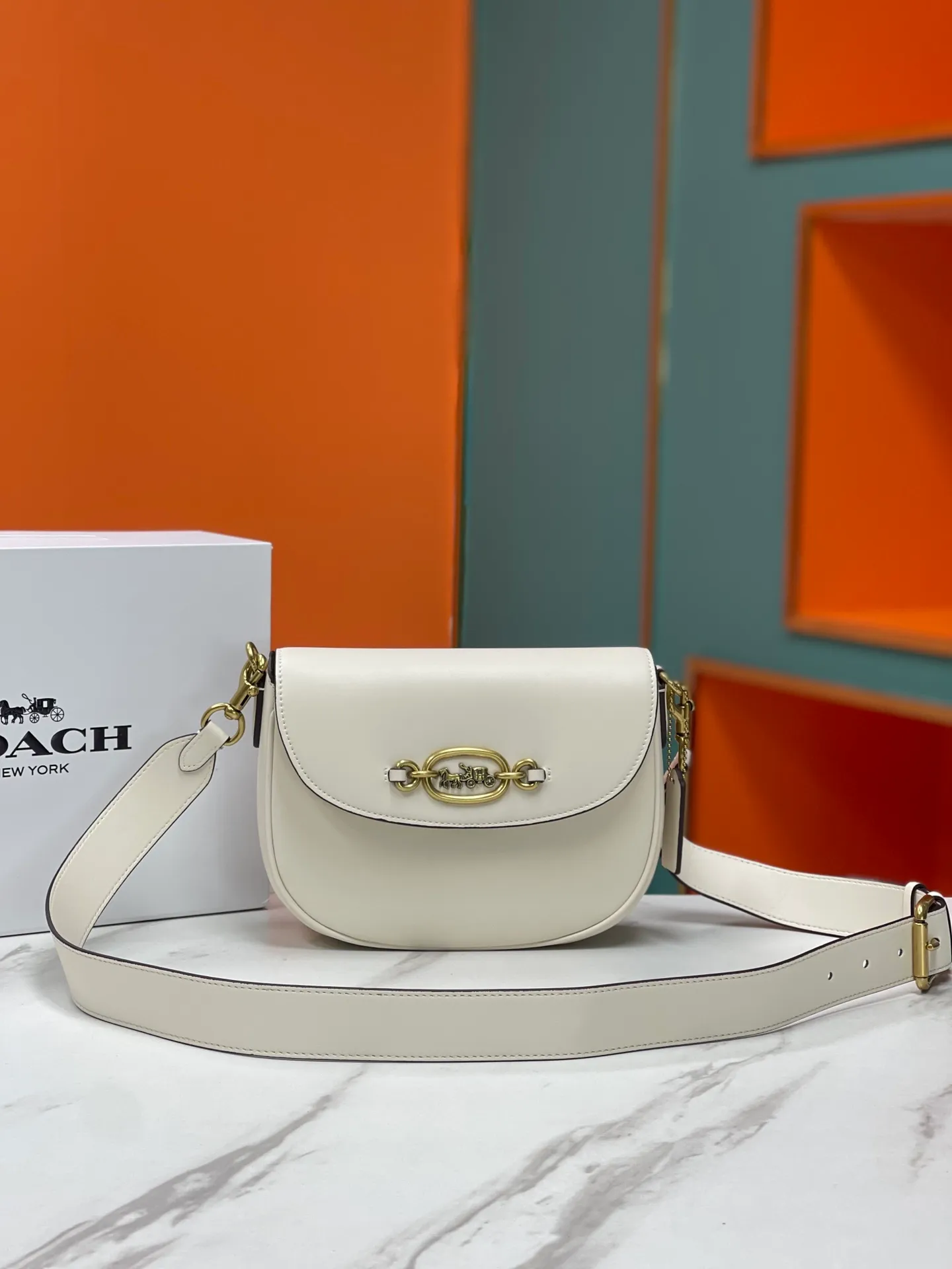 Batch 440💰 Coach’s new counter synchronization model CM705 HARLER shoulder crossbody bag saddle bag, minimalist and casual, casual and versatile item ~ 22x17.5x6cm