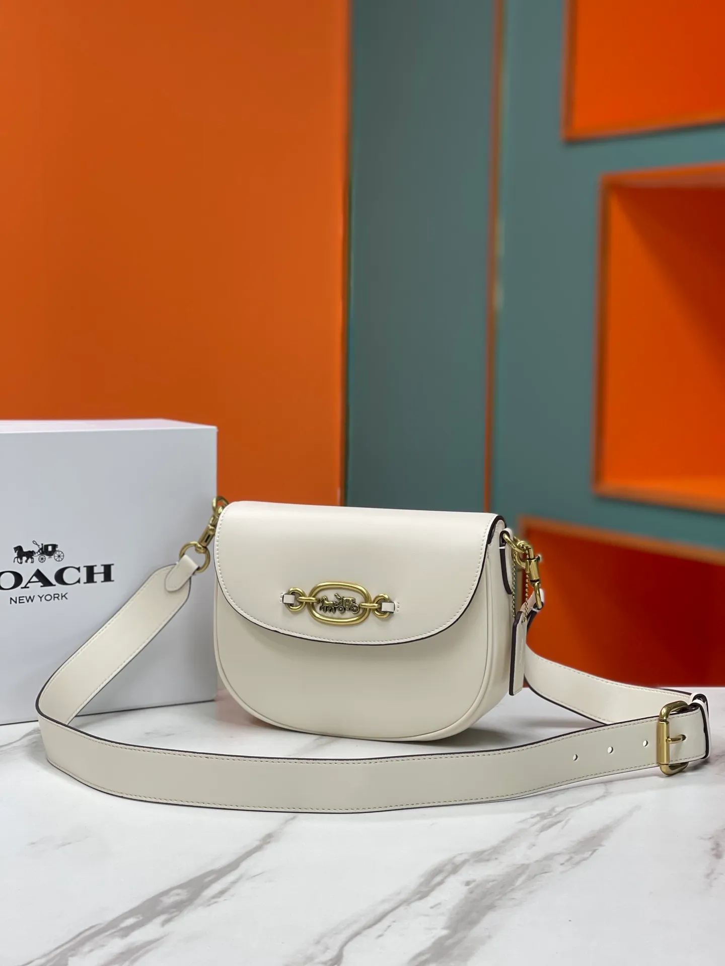 Batch 440💰 Coach’s new counter synchronization model CM705 HARLER shoulder crossbody bag saddle bag, minimalist and casual, casual and versatile item ~ 22x17.5x6cm