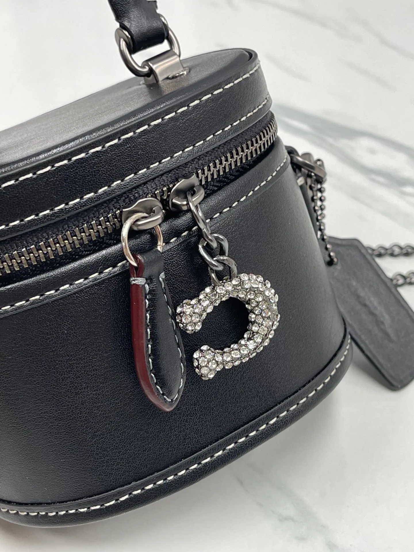 Batch 440💰coach/Coach’s new trail12 mini box bag CE769, cowhide, original hardware, C-shaped zipper with diamonds, super shiny, can hold lipstick, card holder, car keys and loose powder, size 11.5x9x7.5cm,