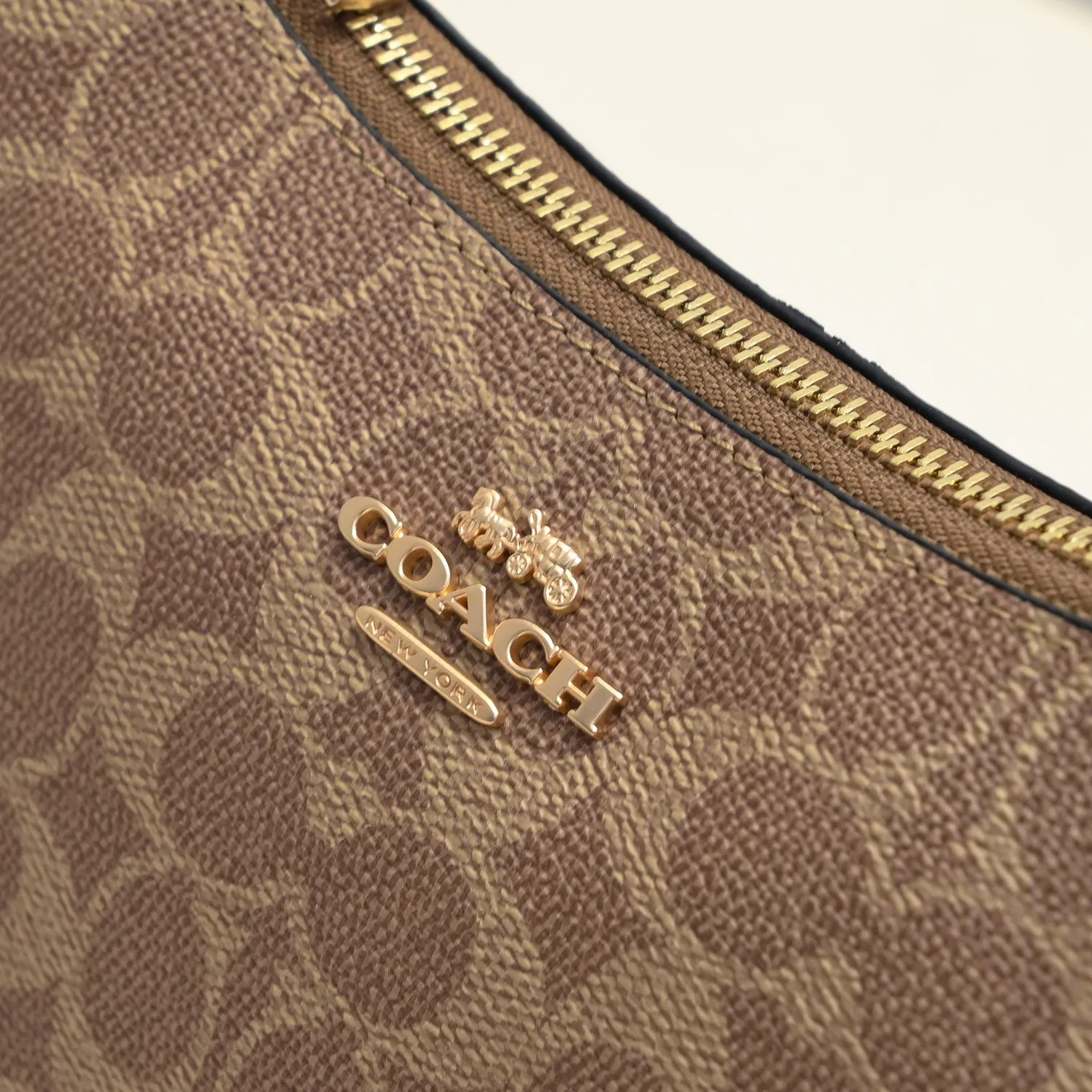 P260 [Top original order] Style number: CV993 Size: 24.5*15.5*7.5cm