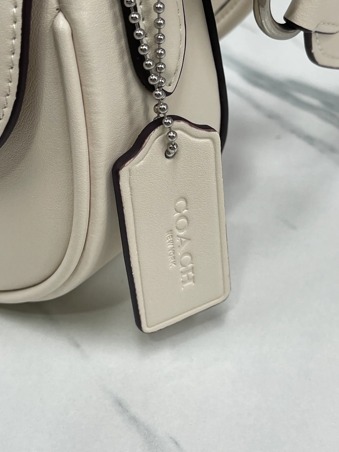 Batch 440💰coach/Coach new women's saddle bag model CU032 shoulder crossbody handbag HARLEY23 retro camellia lock bag armpit bag size: 22*13*5