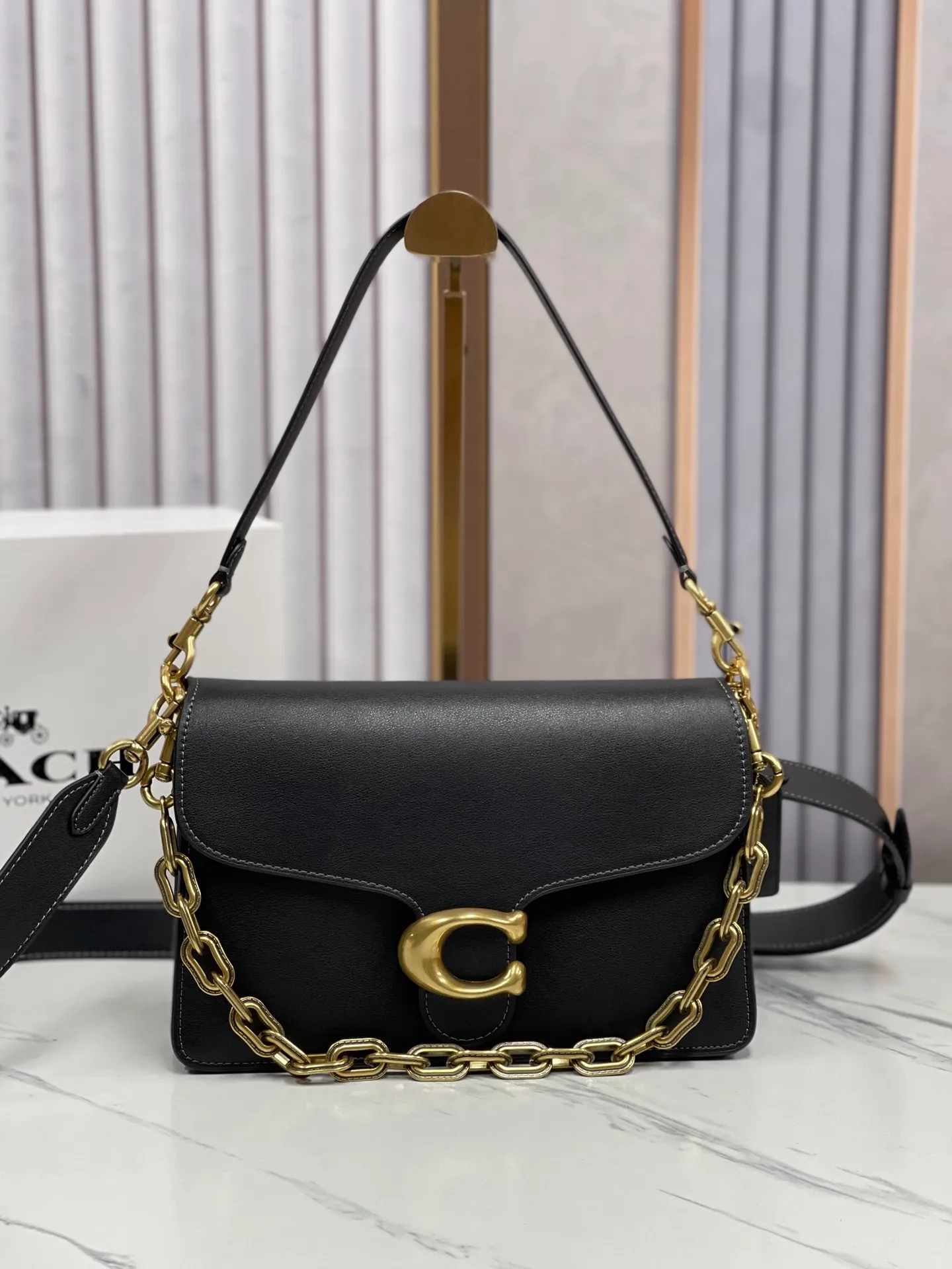 P500💰120 new product chaintabby model CAF5252 added internal compartment cover is soft and casual multi-layered super packaging super practical three shoulder straps and chains can create a variety of styles size 26:16.5*8.5