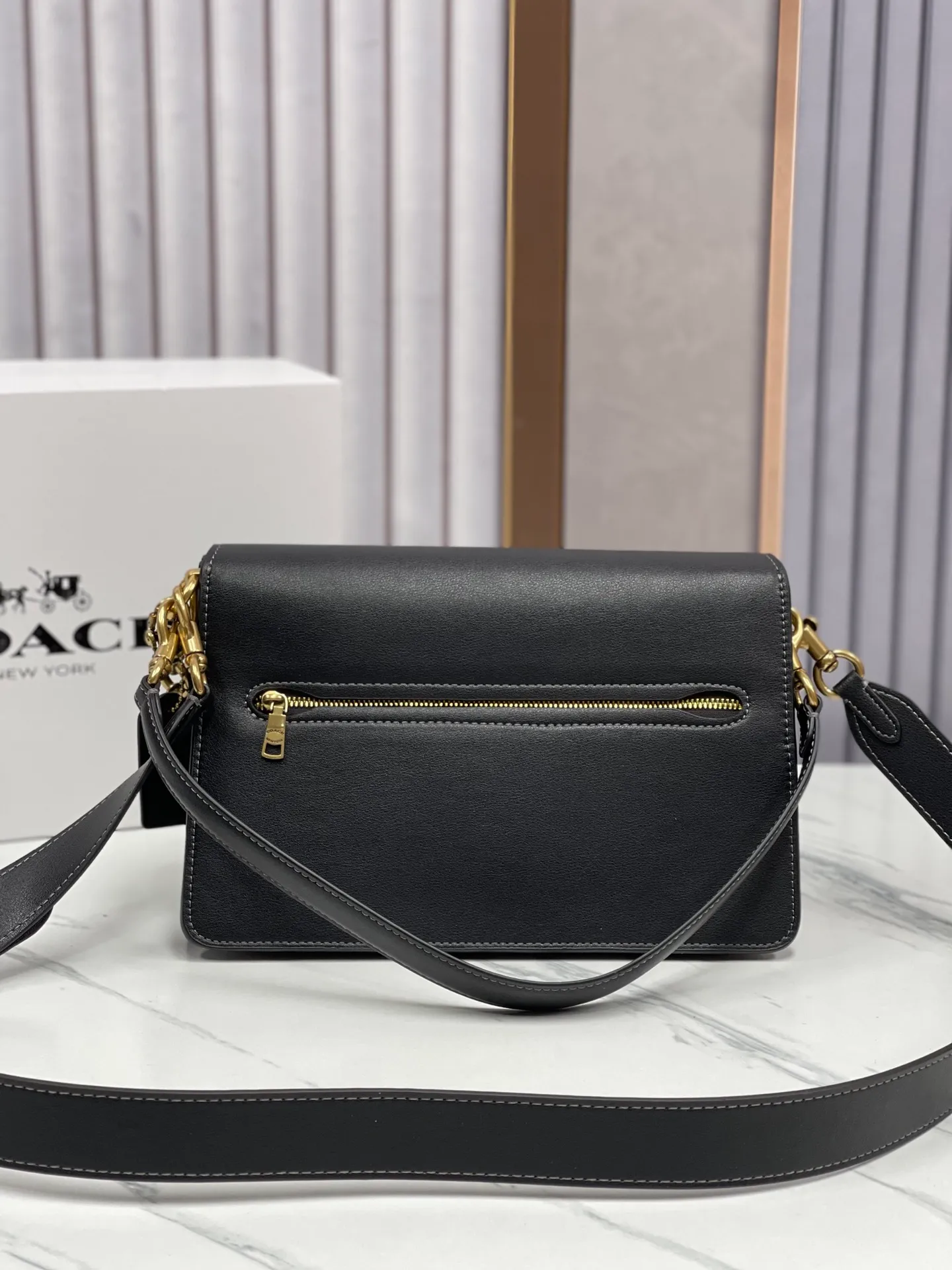 P500💰120 new product chaintabby model CAF5252 added internal compartment cover is soft and casual multi-layered super packaging super practical three shoulder straps and chains can create a variety of styles size 26:16.5*8.5