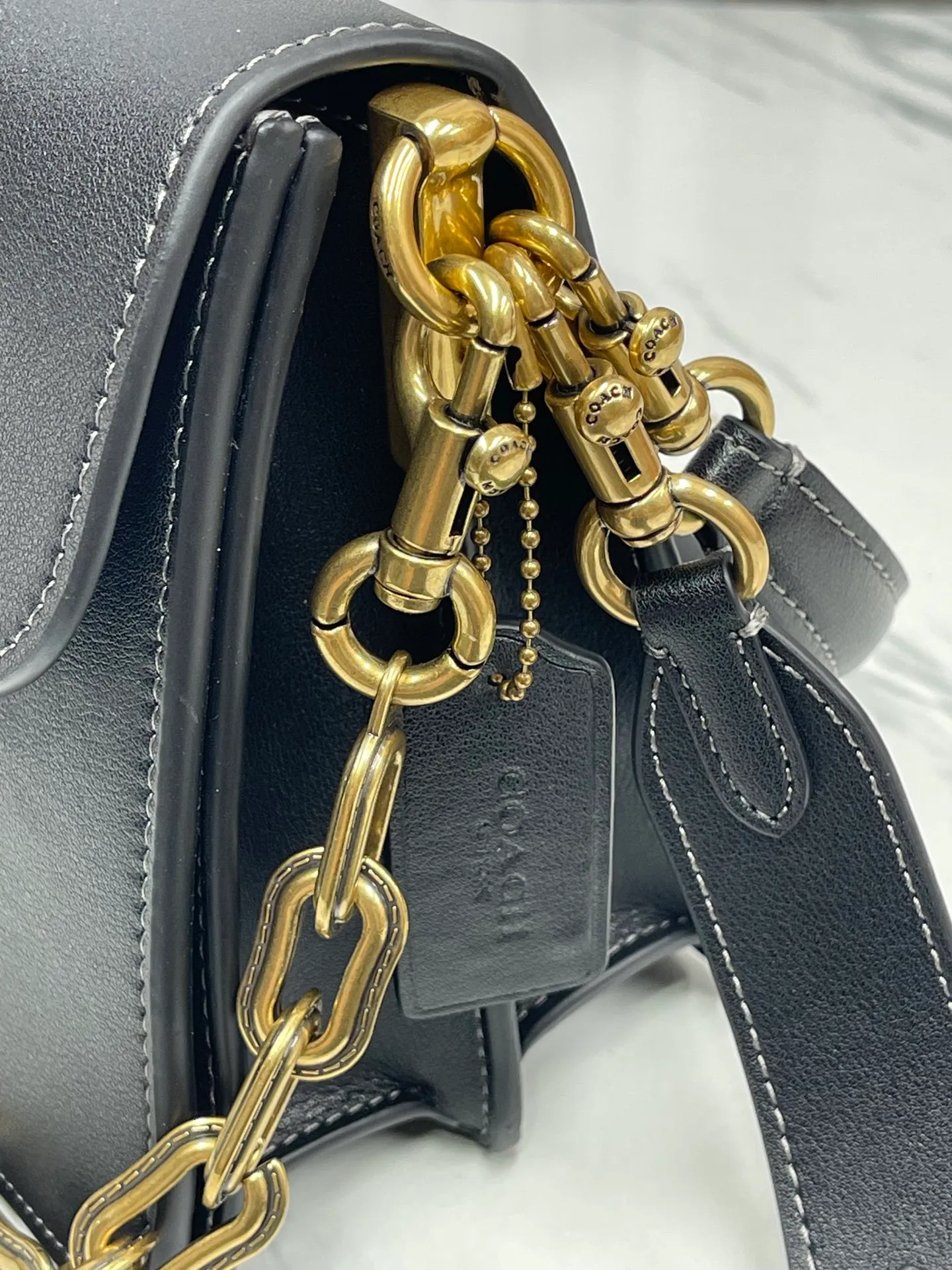 P500💰120 new product chaintabby model CAF5252 added internal compartment cover is soft and casual multi-layered super packaging super practical three shoulder straps and chains can create a variety of styles size 26:16.5*8.5