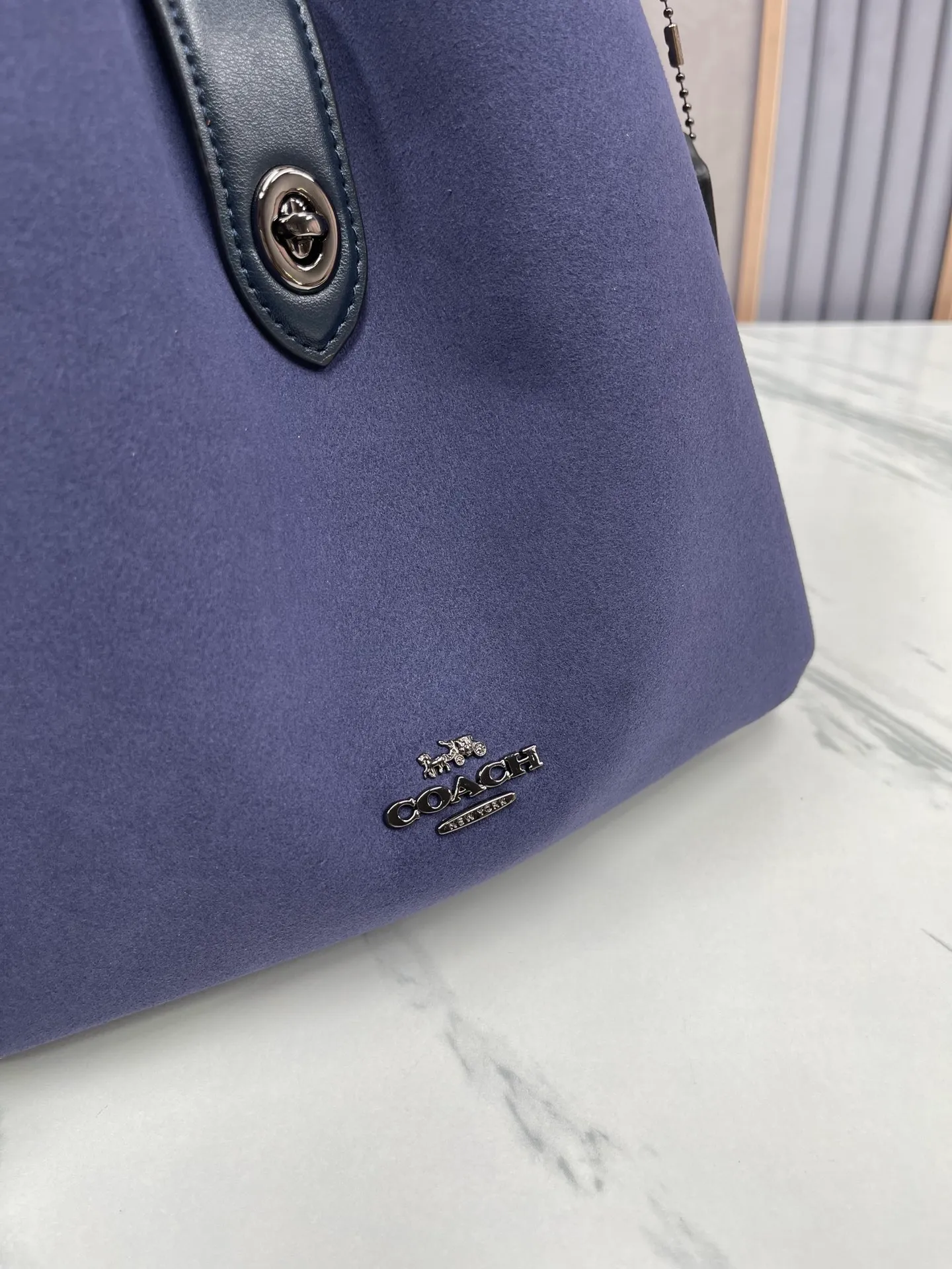 Top original order, batch 400💰Coach’s October new product Hadley is simply amazing. Classic C print, fashionable and versatile. Whether it is carried on the shoulder or cross-body, you can easily control various styles. How can you miss such a good product? Hadley Shoulder Bag Model No.: CW002 CW003 CW004 Size: 25-22-8cm