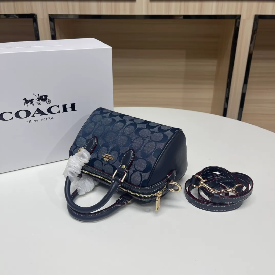 Top original order, batch 400💰COACH/Coach's new women's MINI ROWAN portable shoulder crossbody bag Boston small. CH370 CH159 CH469 CH160 size 16.5×11×9. .