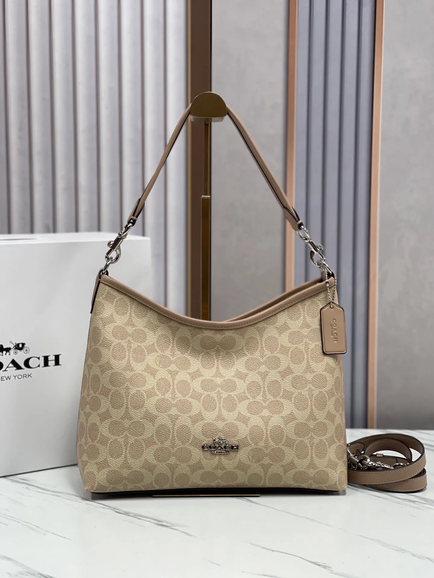 Top original order, batch 420💰Koujia counter synchronization. New underarm bag Laurela single shoulder crossbody portable hobo bag Style number: CV975 Size: 28-18-11cm