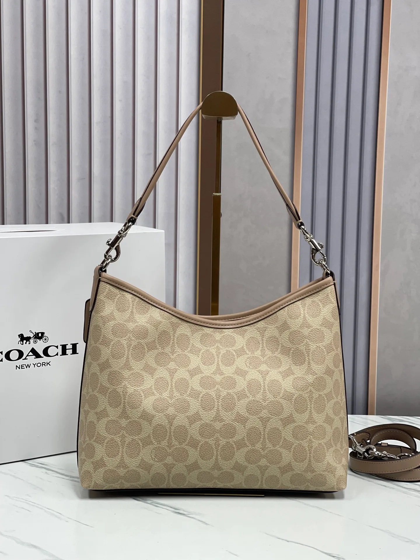 Top original order, batch 420💰Koujia counter synchronization. New underarm bag Laurela single shoulder crossbody portable hobo bag Style number: CV975 Size: 28-18-11cm