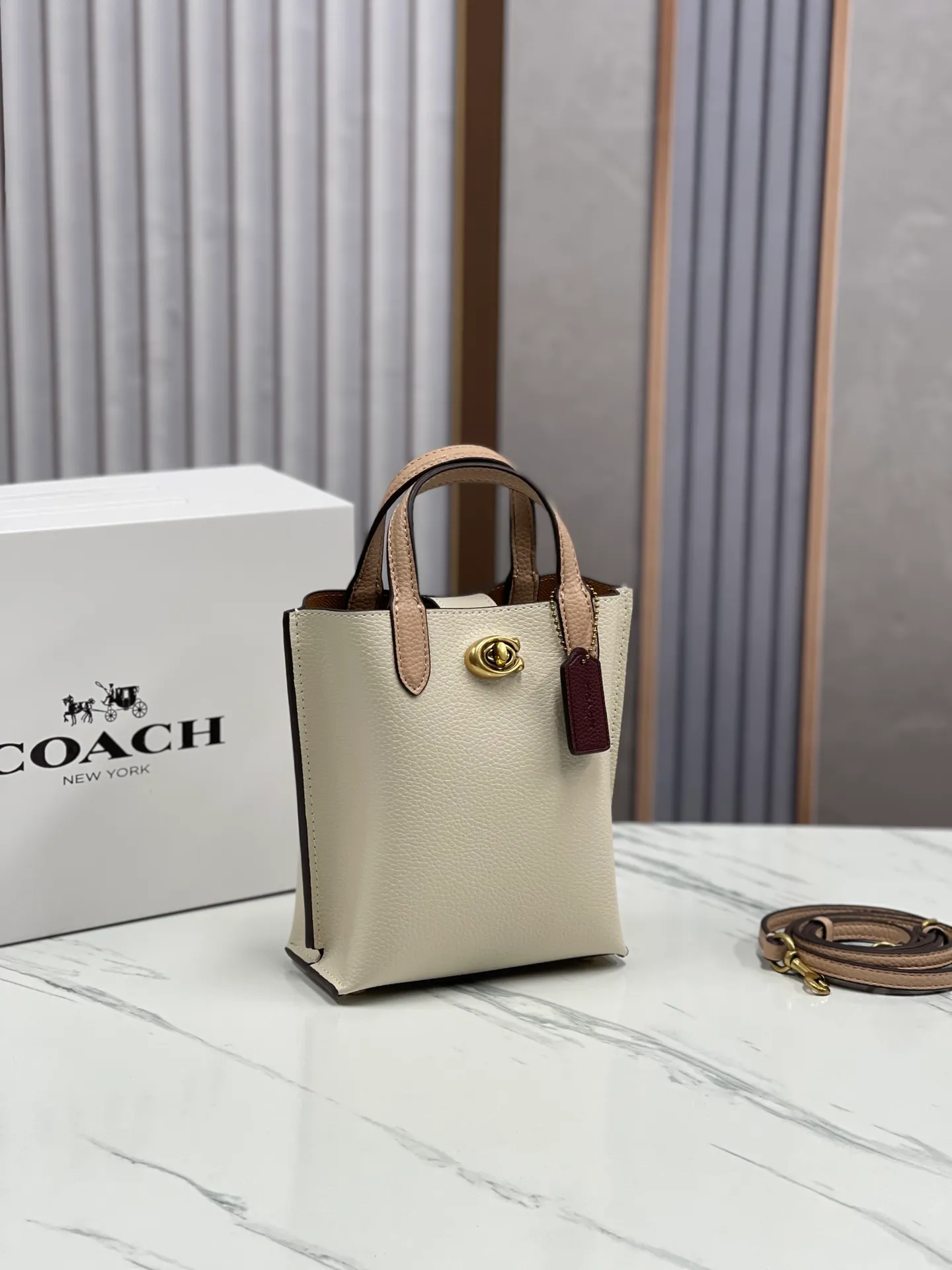 Batch 400💰Coach/Coach new counter 2024 CR676 CR675 new Willow tote bag mini size pebbled full cowhide, the bag has compartments and small girls can completely handle it, size: 16.5