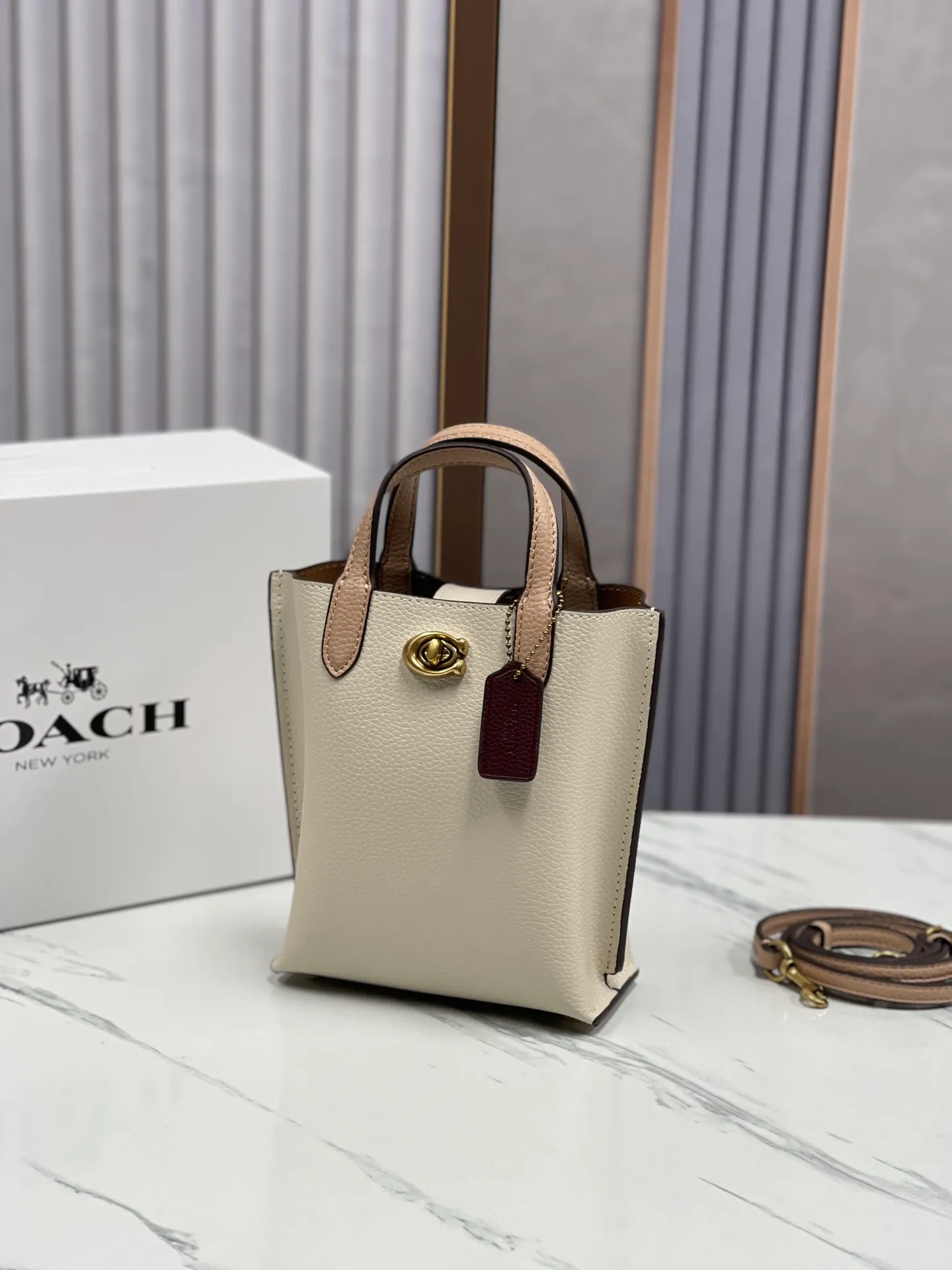 Batch 400💰Coach/Coach new counter 2024 CR676 CR675 new Willow tote bag mini size pebbled full cowhide, the bag has compartments and small girls can completely handle it, size: 16.5
