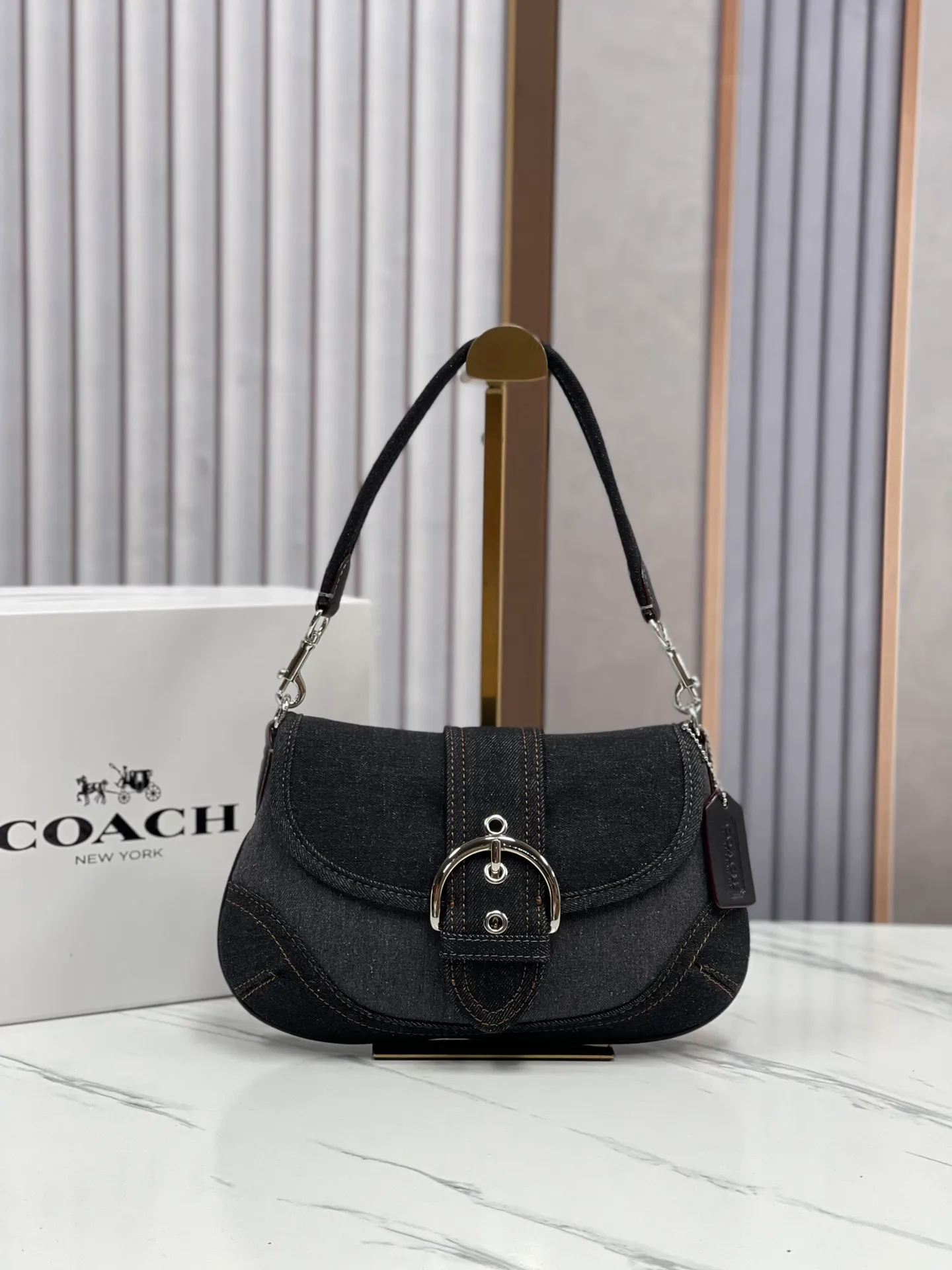 Batch 480💰Coach/Coach’s new Soho model CR737 armpit bag. This pea bag looks so good, it’s American retro, and you can’t miss the must-have second-hand bag type for hot girls. 26×18,