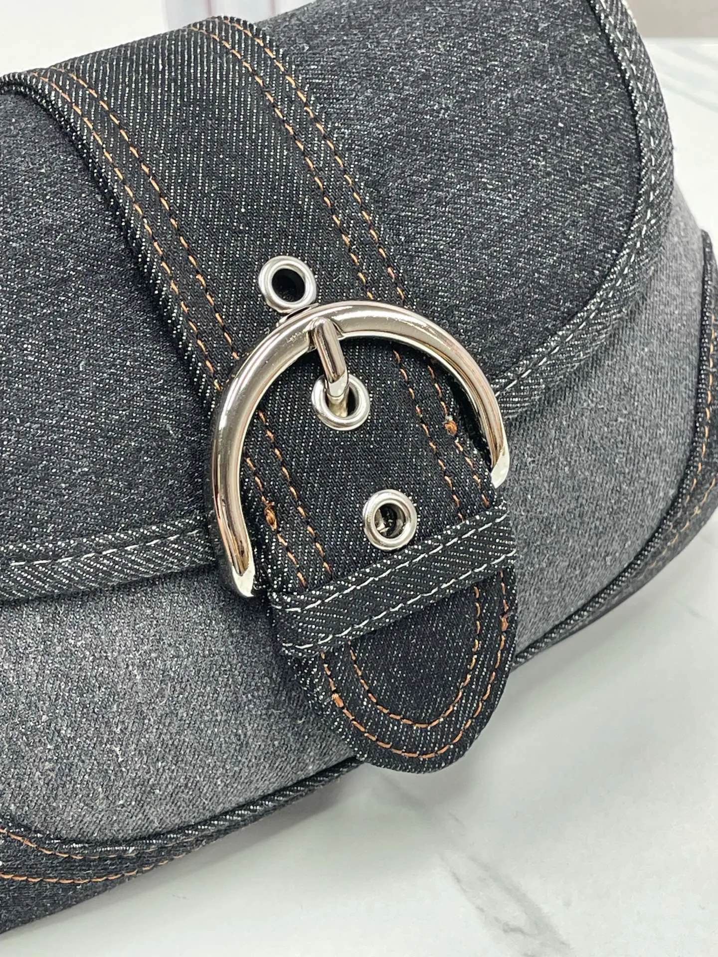 Batch 480💰Coach/Coach’s new Soho model CR737 armpit bag. This pea bag looks so good, it’s American retro, and you can’t miss the must-have second-hand bag type for hot girls. 26×18,