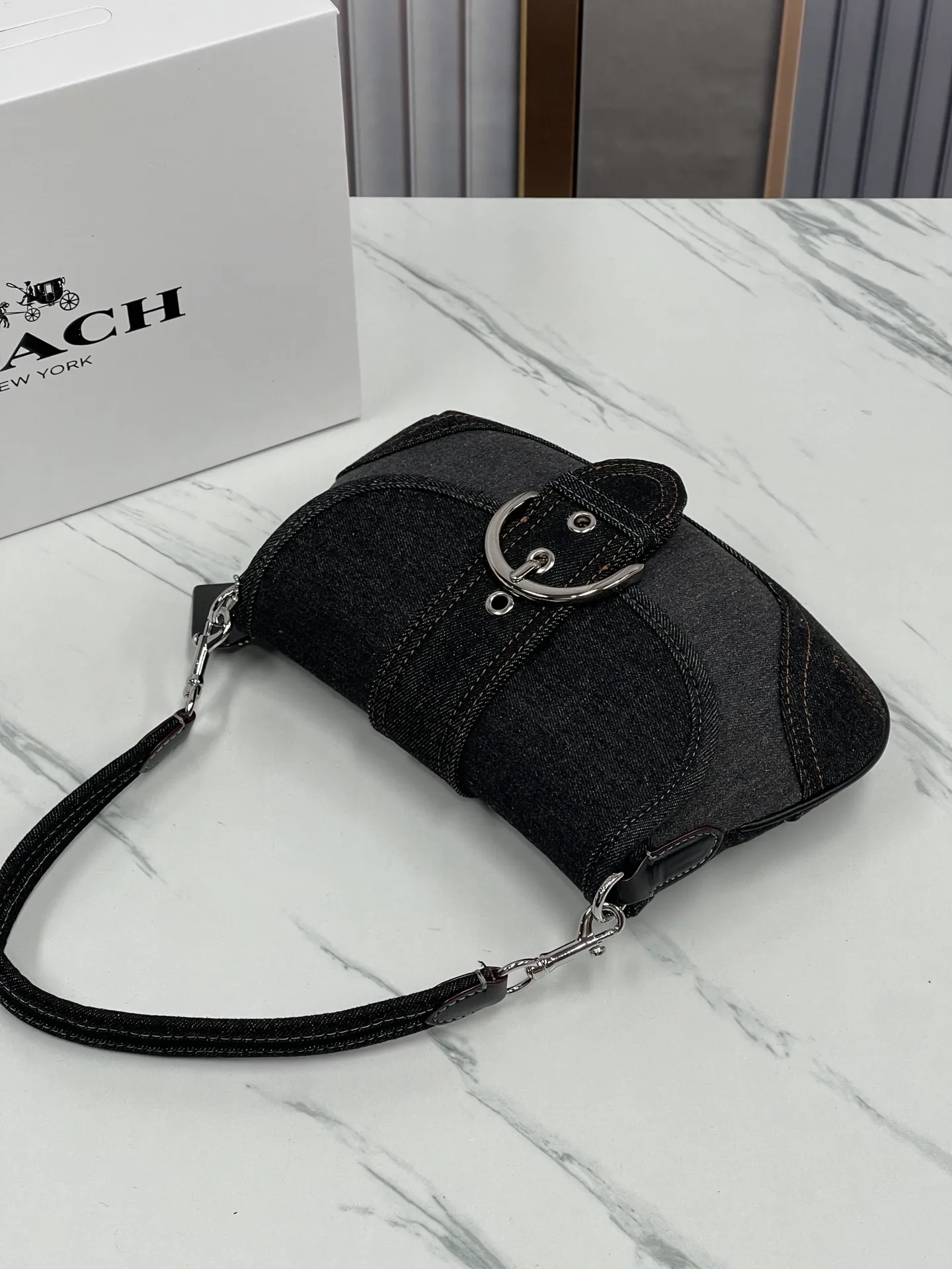 Batch 480💰Coach/Coach’s new Soho model CR737 armpit bag. This pea bag looks so good, it’s American retro, and you can’t miss the must-have second-hand bag type for hot girls. 26×18,