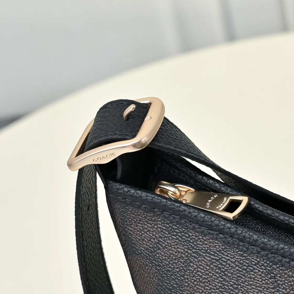 P380 [Top original order] Style number: CBH20 Size: 23*28.5*11.5cm