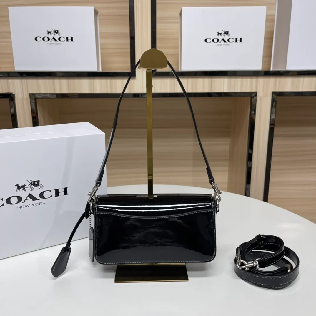 Top original order batch 480💰Coach/Coach new NEw new baguette bag Studio 20 patent leather! [Rose] model cE761 new baguette bag patent leather mirror bag, Studio20 girl bright eye I like it~ the red and black are very atmospheric This patent leather has a good texture and the gloss is not ordinary Size 20/10/6.5[Fireworks][Fireworks]