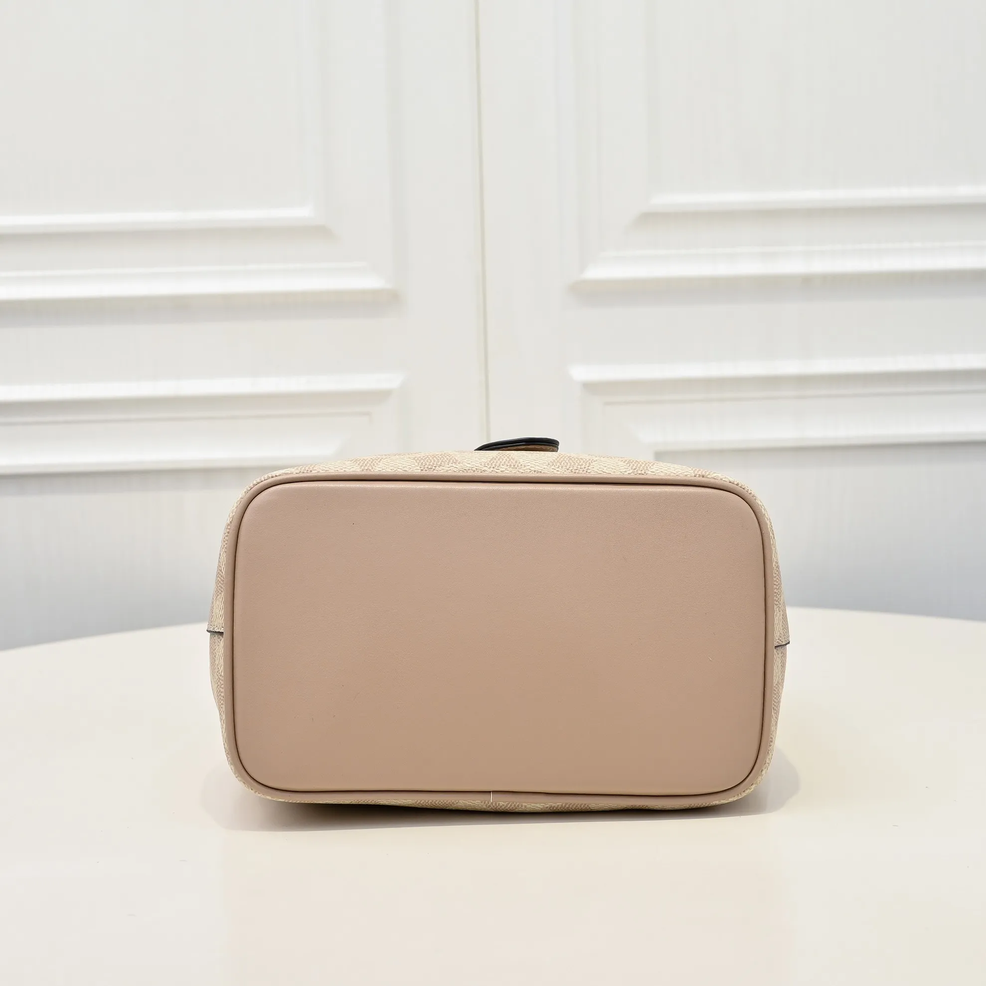 P380 [Top original order] Style number: CBH07 Size: 21.5*21.5*14cm