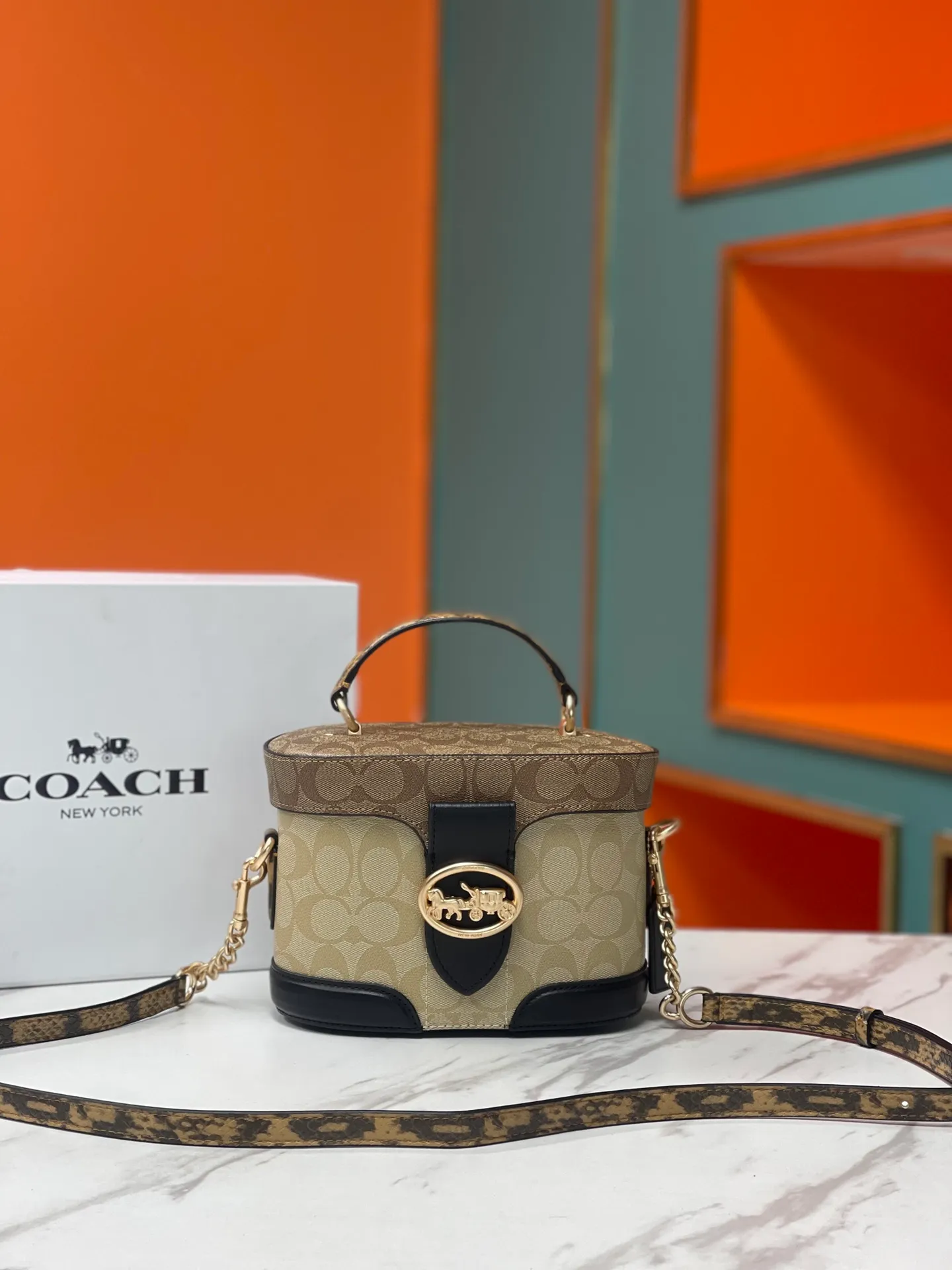 Top original order batch 480💰 coach/Coach new model💃model 5504 cosmetic bag presbyopic splicing style. Fashionable and versatile. Fresh and cute. Dimensions: width 20X height 14X11.5. 🌸