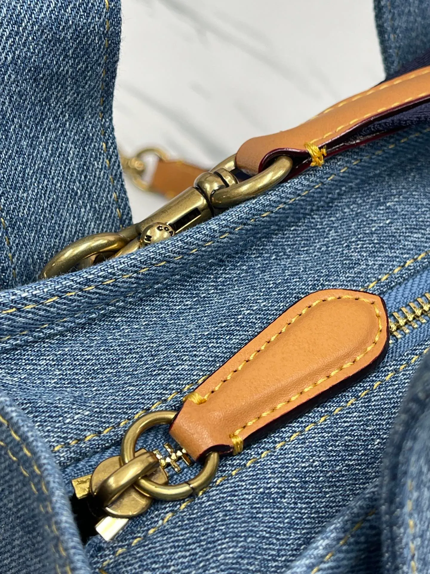 Top original order batch 470💰Coach/Coach new April new model CR659 Cargo tote canvas crossbody tote bag shoulder bag women's bag shopping bag. Size 26.19.13,