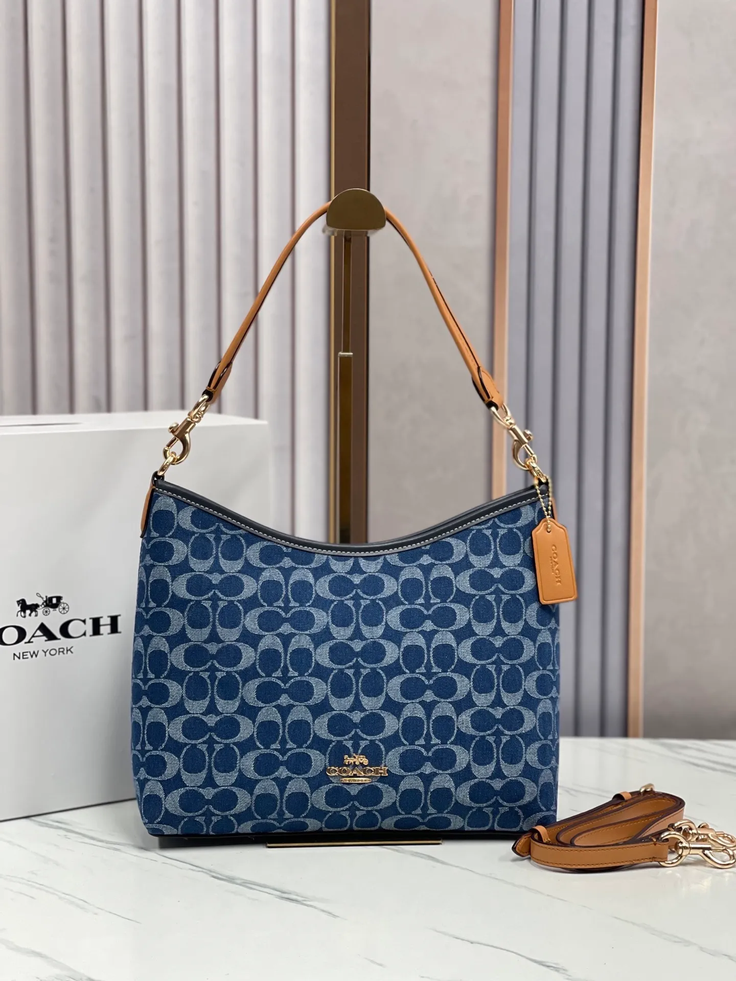 Top original order, batch 420💰Koujia counter synchronization. New underarm bag Laurela single shoulder crossbody portable hobo bag Style number: CY702 Size: 28-18-11cm