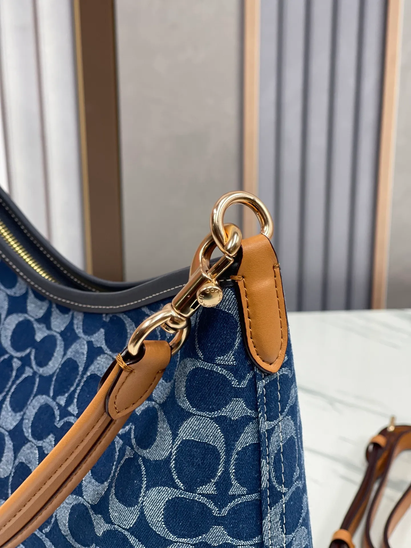 Top original order, batch 420💰Koujia counter synchronization. New underarm bag Laurela single shoulder crossbody portable hobo bag Style number: CY702 Size: 28-18-11cm
