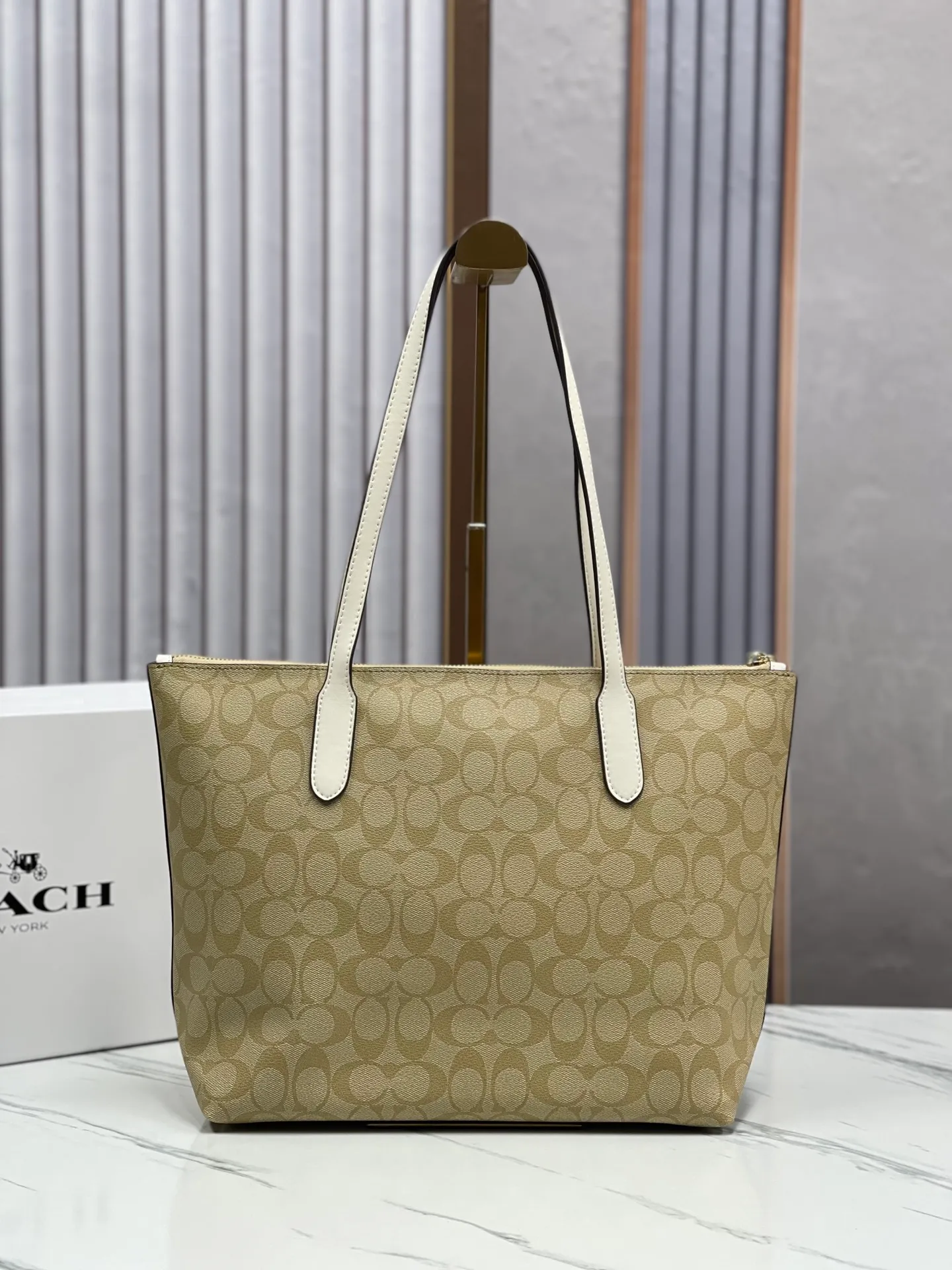 Top original order, batch 400💰Coach new Zip Tote, women's model 4455 zipper shoulder tote Zip Top Tote, the most classic zipper tote, with inner pocket inside, large capacity, size: 29*24*11cm