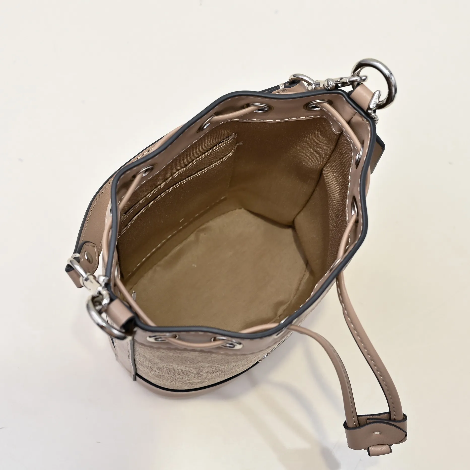 P360 [Top original order] Style number: CW299 Size: 14*16.5*9cm