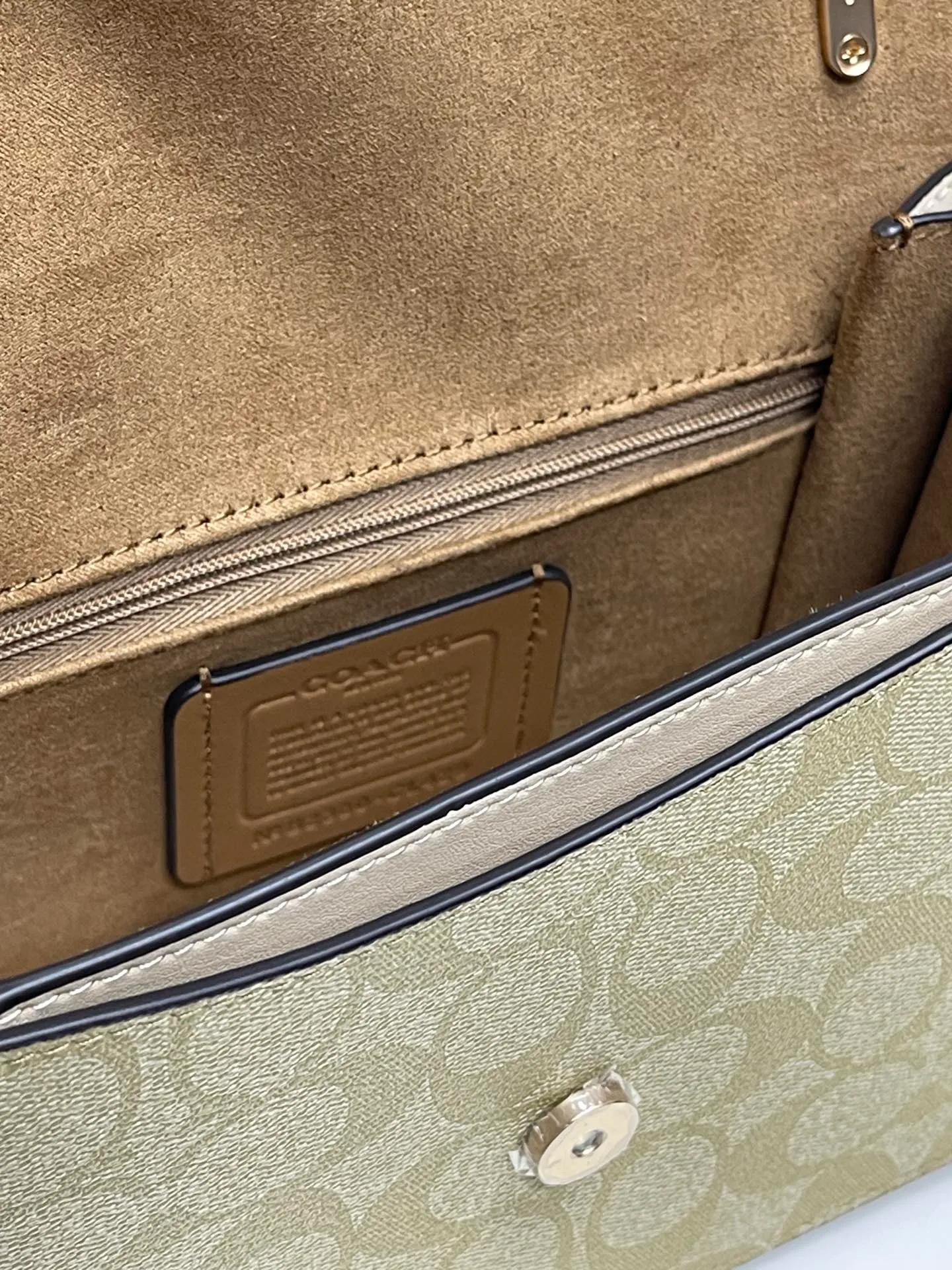 Top original order batch 440💰coach/Coach new model latest August new product model CL429 Morgan series is a must-have for Valentine's Day gifts. Exquisite, compact and playful, wear-resistant and scratch-resistant. The built-in compartment can accommodate a variety of personal belongings. Girls don't have to worry about their belongings when going out. The shoulder strap can be adjusted diagonally or on one shoulder. Super practical