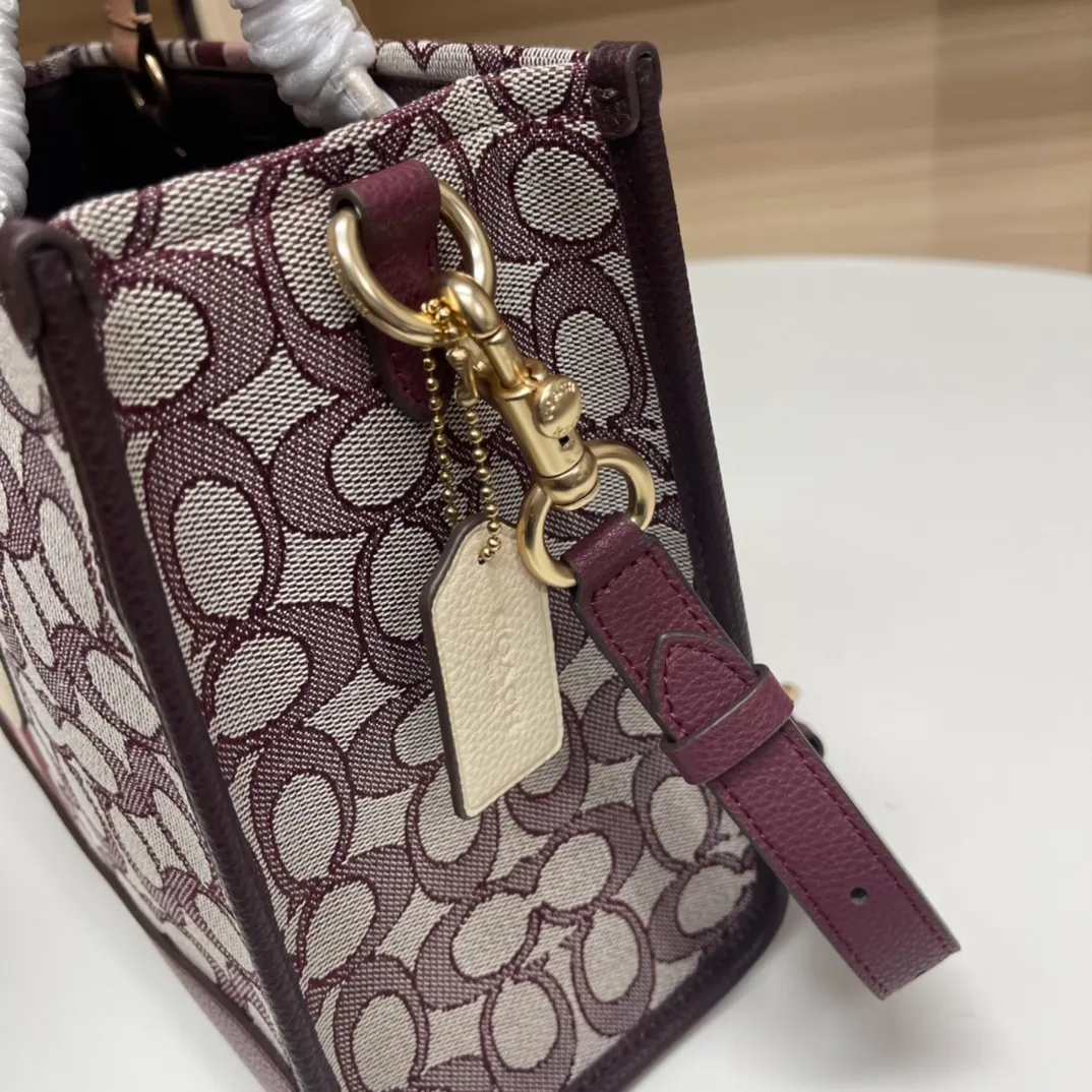 Batch 440💰. coach/Coach new model C8448 Butot horizontal series, latest style design, large round cake LOGO, very iconic, big C with hemp thread presbyopia embroidery, size is about 29/13/22.