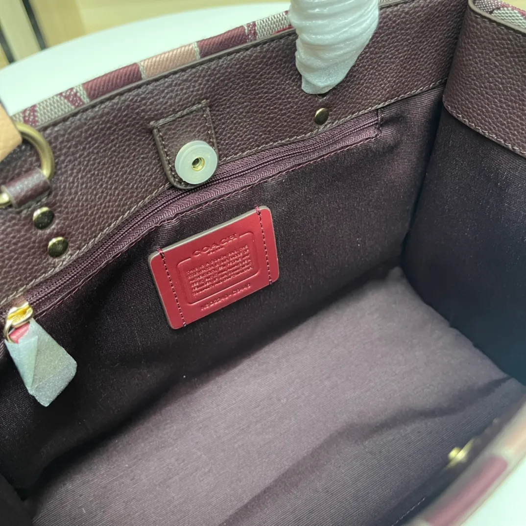 Batch 440💰. coach/Coach new model C8448 Butot horizontal series, latest style design, large round cake LOGO, very iconic, big C with hemp thread presbyopia embroidery, size is about 29/13/22.