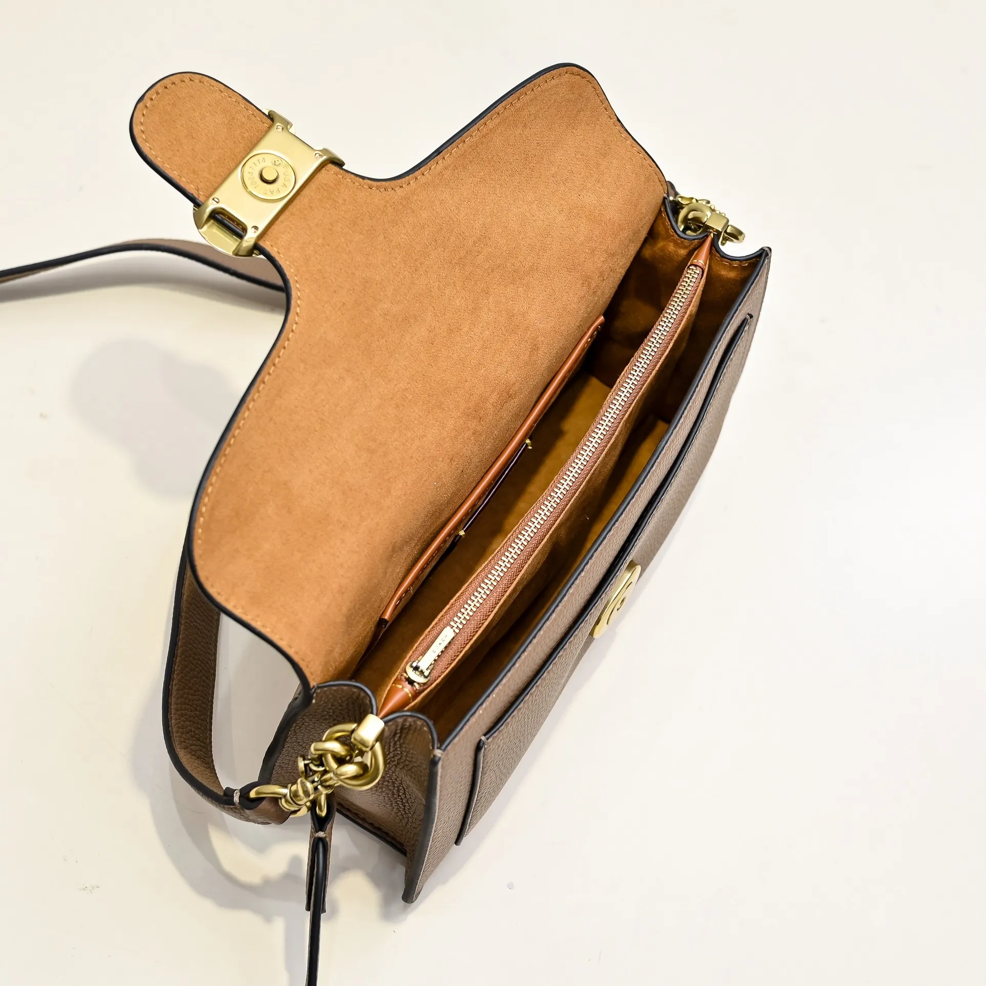 Style number: CH857 Size: 26*15*8cm