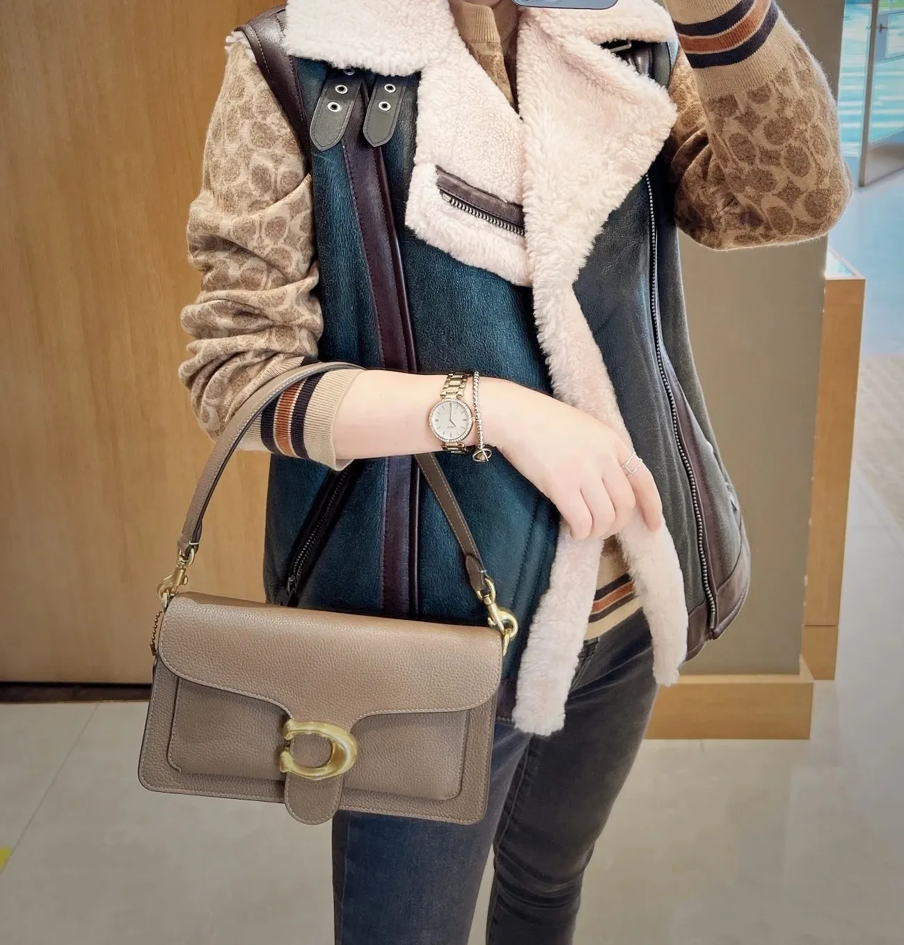 Style number: CH857 Size: 26*15*8cm