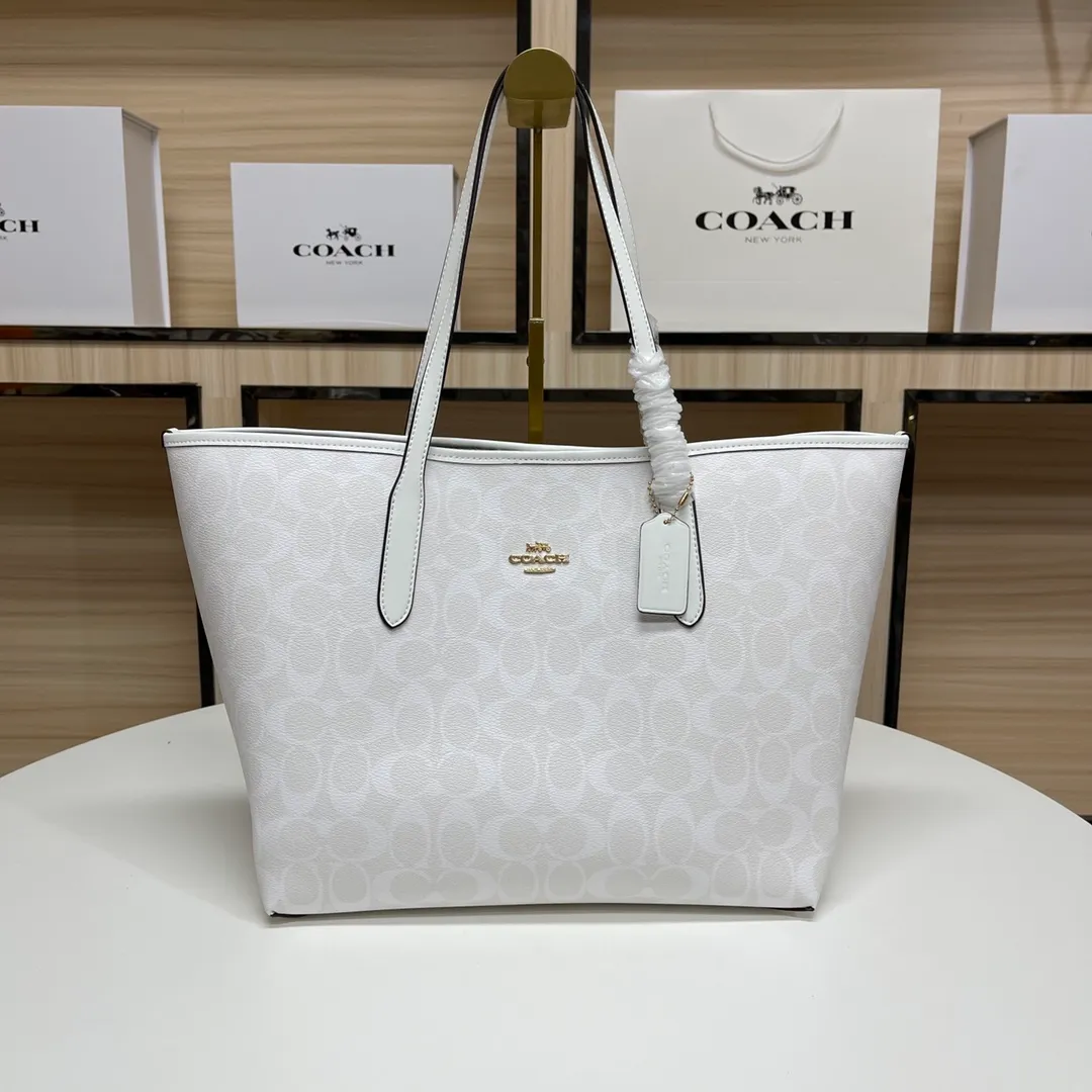Top original order 400 in batches💰. Coach/Coach new large shopping bag. Style number: 5696& Classic presbyopic logo tote bag is super cute. It is suitable for commuting. It has a huge capacity and is also very suitable for mothers. It has a wide range of applicability, especially suitable for students, part-time workers and mothers. Size: 34*31*16 cm,