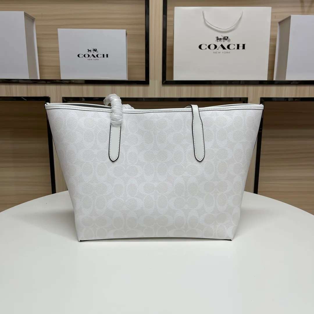 Top original order 400 in batches💰. Coach/Coach new large shopping bag. Style number: 5696& Classic presbyopic logo tote bag is super cute. It is suitable for commuting. It has a huge capacity and is also very suitable for mothers. It has a wide range of applicability, especially suitable for students, part-time workers and mothers. Size: 34*31*16 cm,