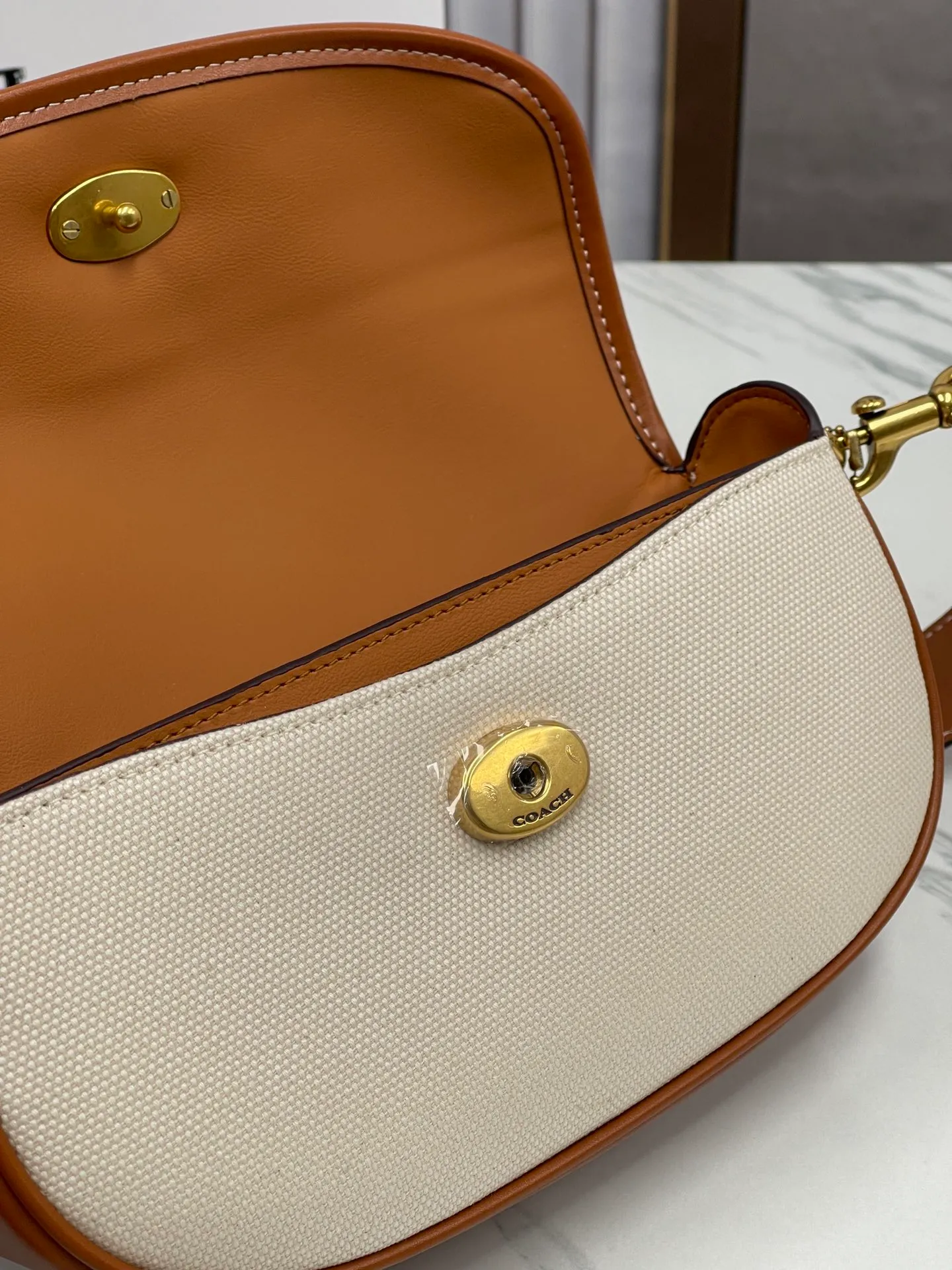Top original order batch 440💰coach/Coach new women's saddle bag CR668 shoulder cross-body handbag HARLEY23 canvas retro lock bag armpit bag size: 22*13*5
