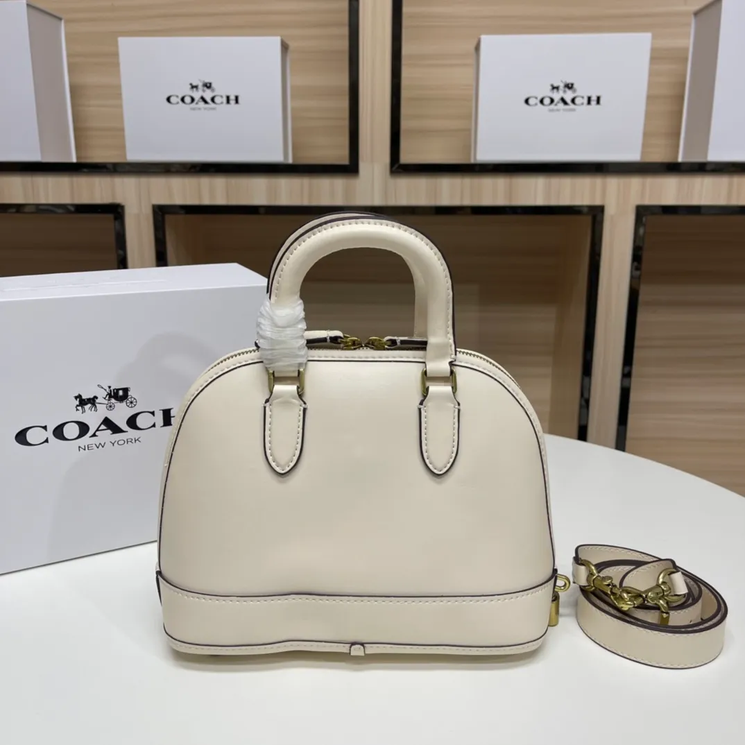 Top original order, batch 500💰coach/Coach new model number: CC411 Shell bag Classic style, newly upgraded 1941 series Suitcase handle design, full of retro style Large capacity, perfect for autumn and winter handbags Smooth cowhide material Never-ending classic, every age group has a different charm when carrying it, can be matched with different styles New small design ideas, listing The key cover and padlock elements show the charm of a luxurious coach. Babies who like retro style should not miss it~ Size: 26*20*12
