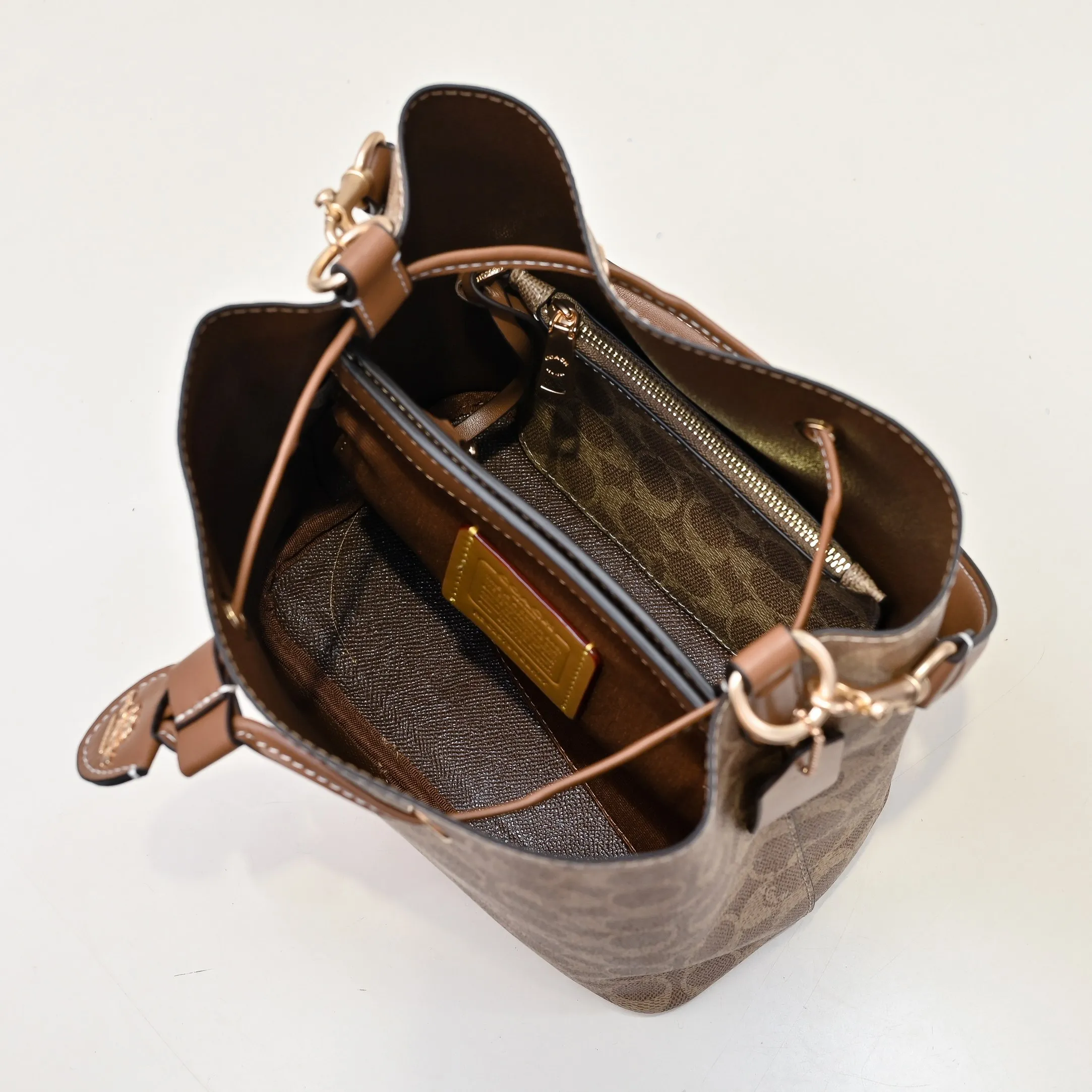 P380 [Top original order] Style number: CBH07 Size: 21.5*21.5*14cm
