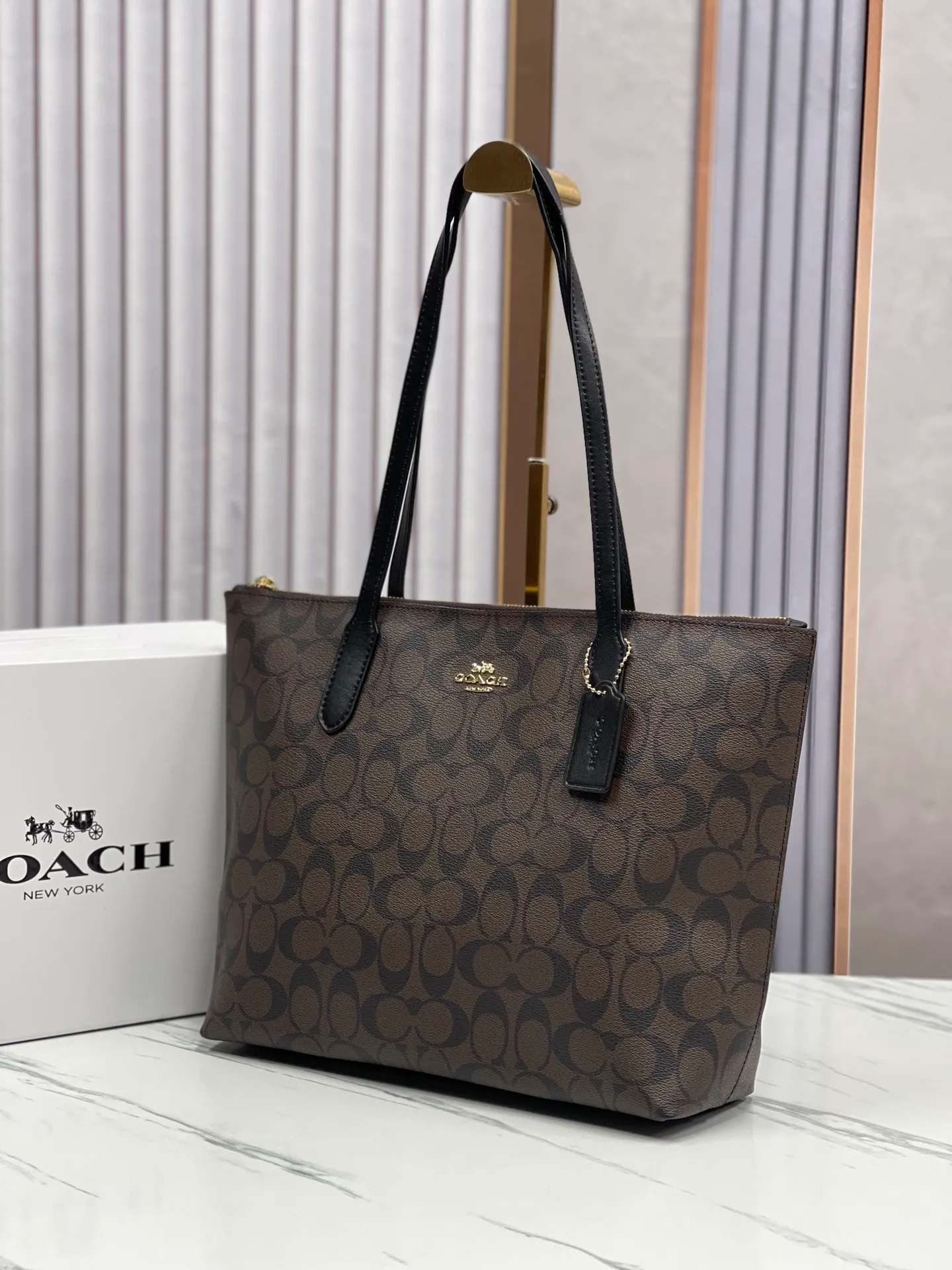 Top original order, batch 400💰Coach new Zip Tote, women's model 4455 zipper shoulder tote Zip Top Tote, the most classic zipper tote, with inner pocket inside, large capacity, size: 29*24*11cm