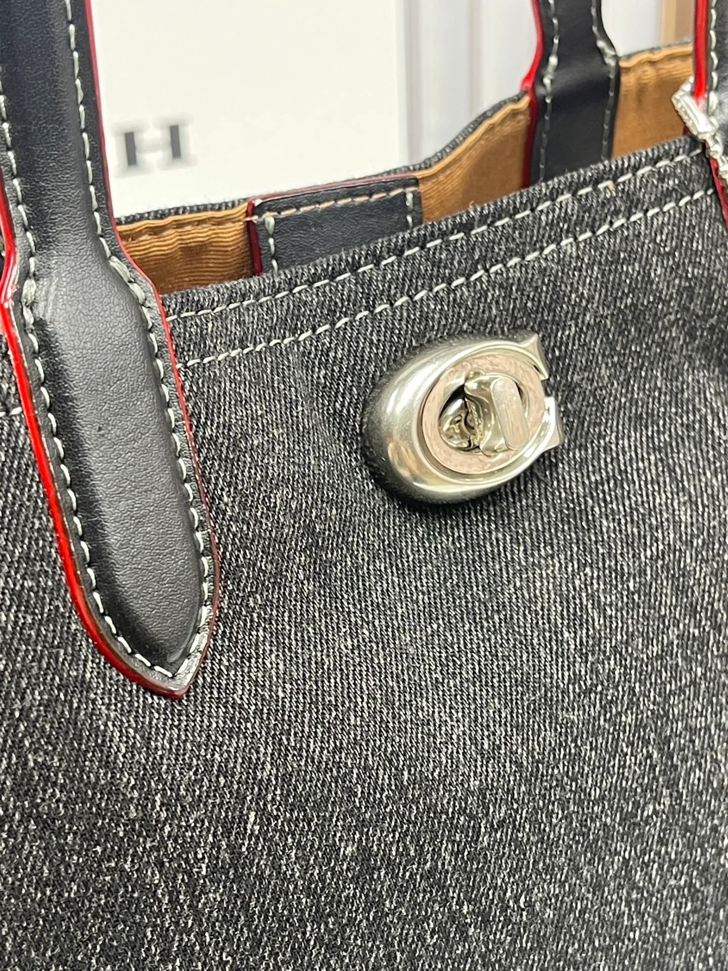 Batch 420💰coach/Coach new April new CR708 vegetable basket, denim champagne spring flavor ten vegetable basket with three compartments and practicality, it is simply the best partner for spring travel, it is so versatile with white skirts and jeans. #Size 24/20/10.
